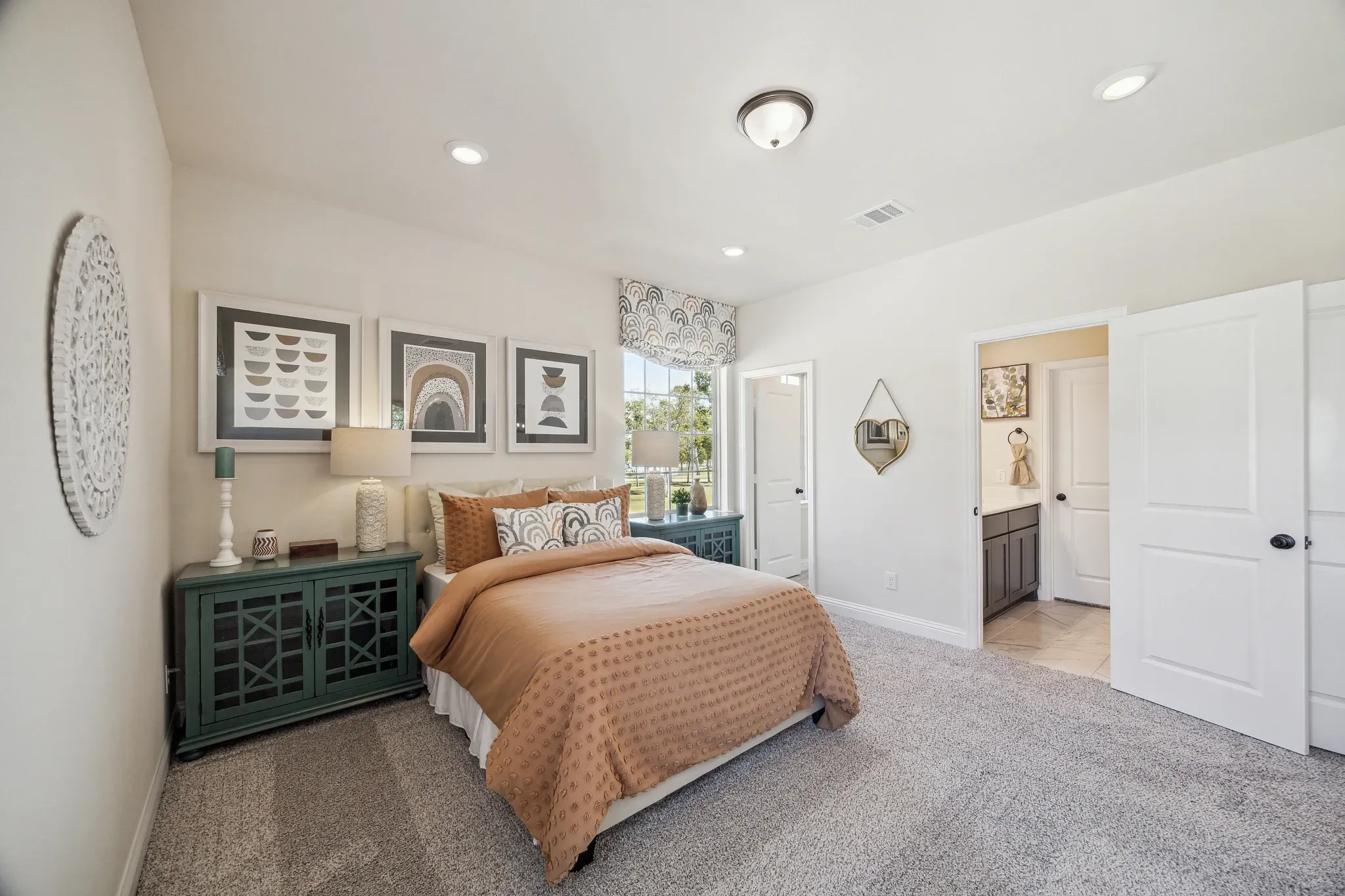 Plan 5051 bed 4 - staged