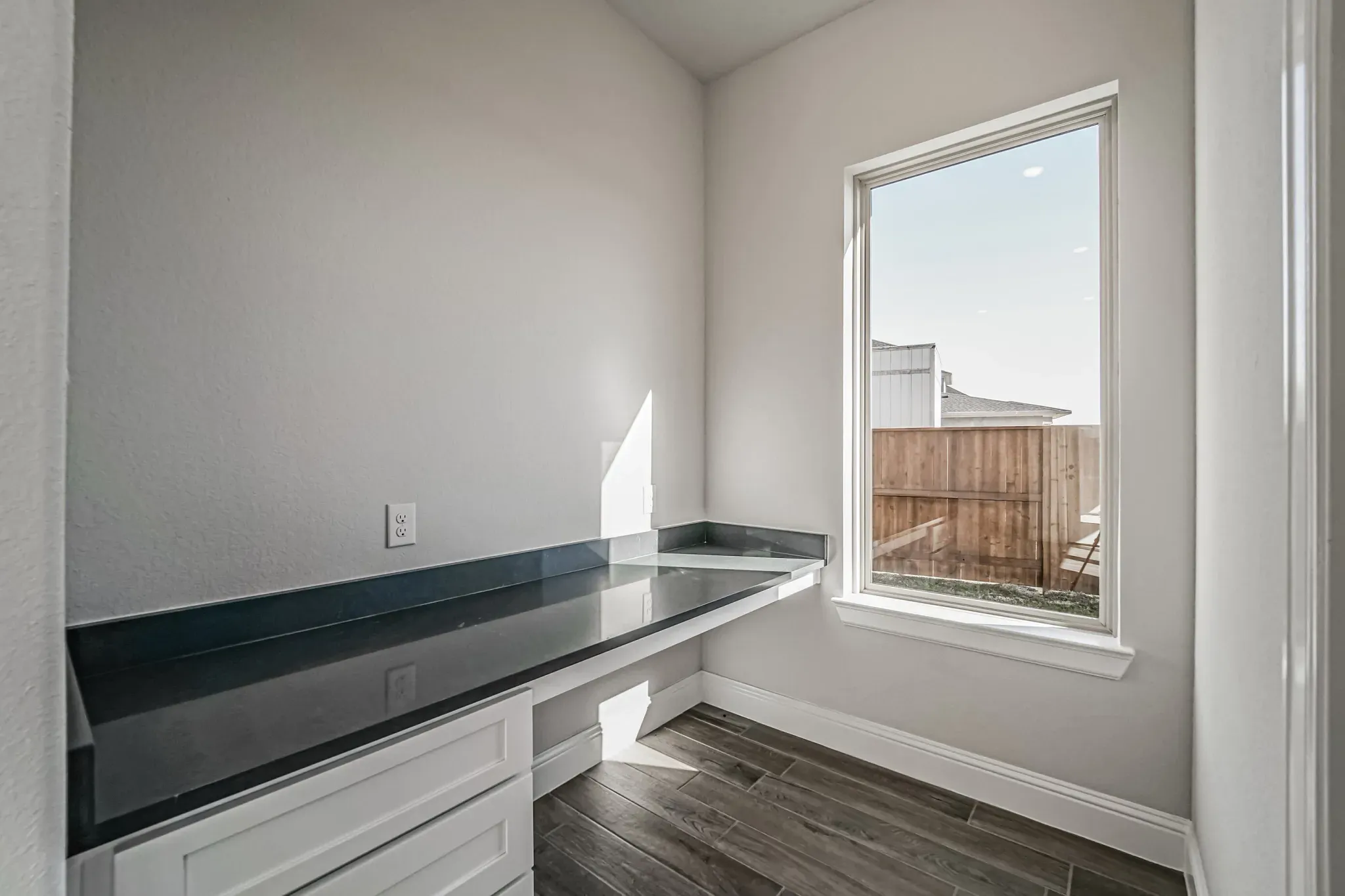 Plan 6025 pantry w/ computer niche