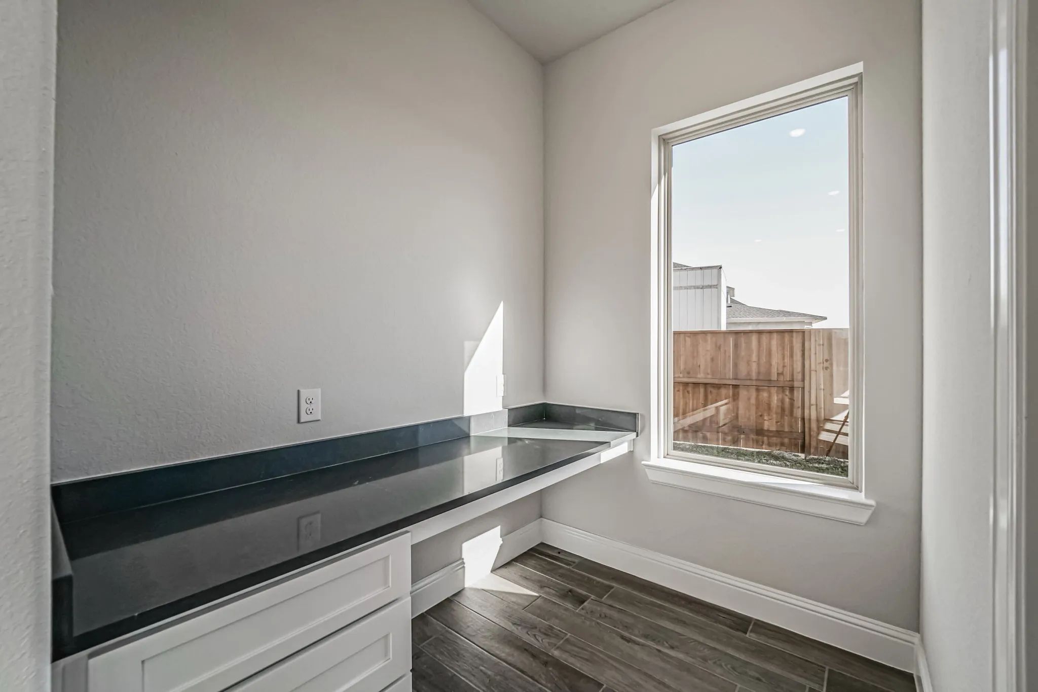 Plan 6025 pantry w/ computer niche