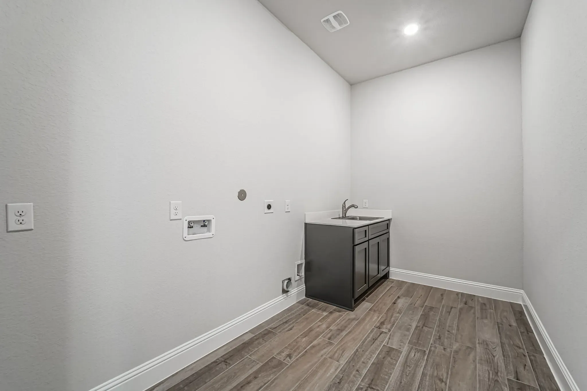 Plan 6025 laundry room