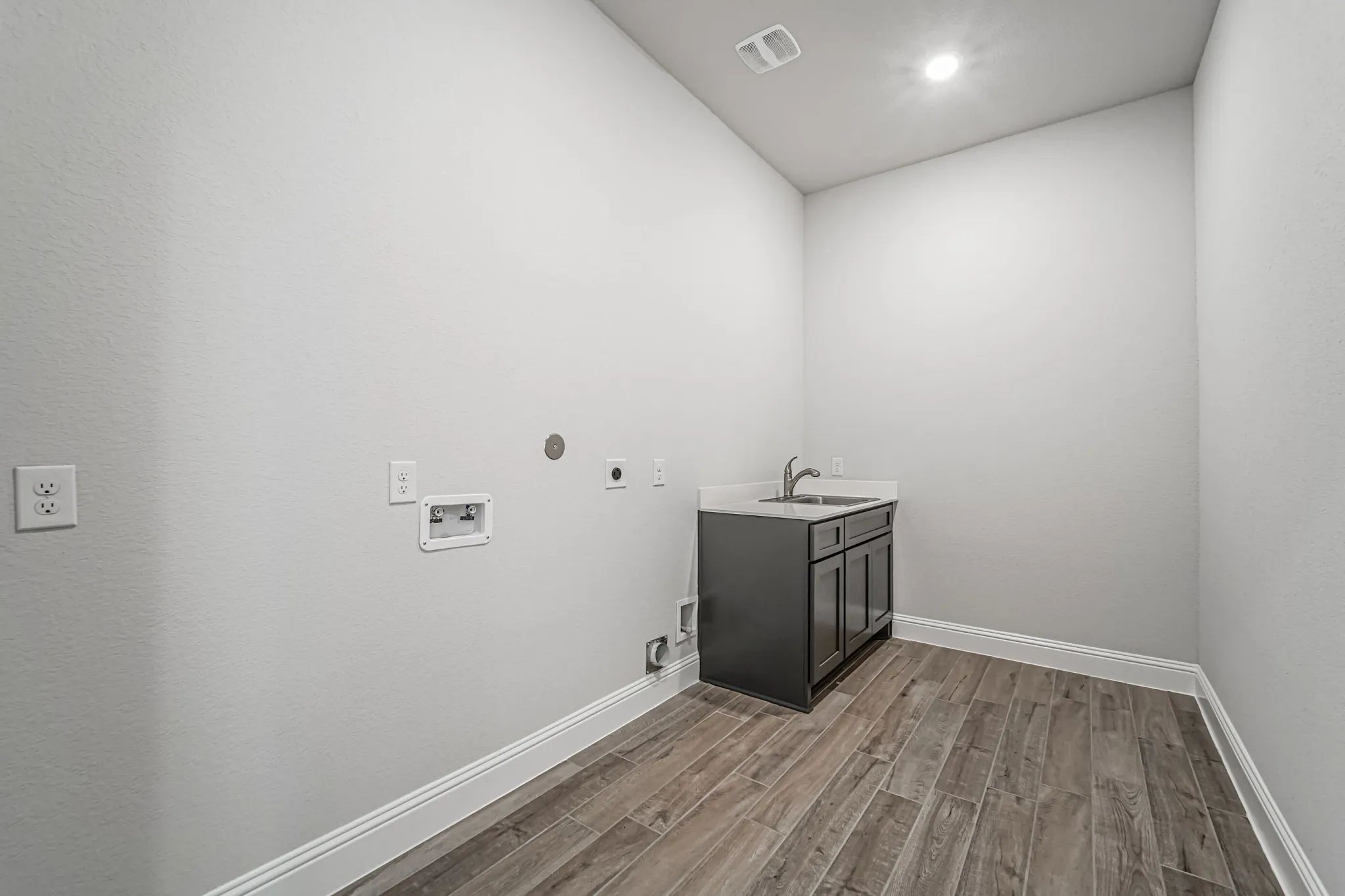 Plan 6025 laundry room