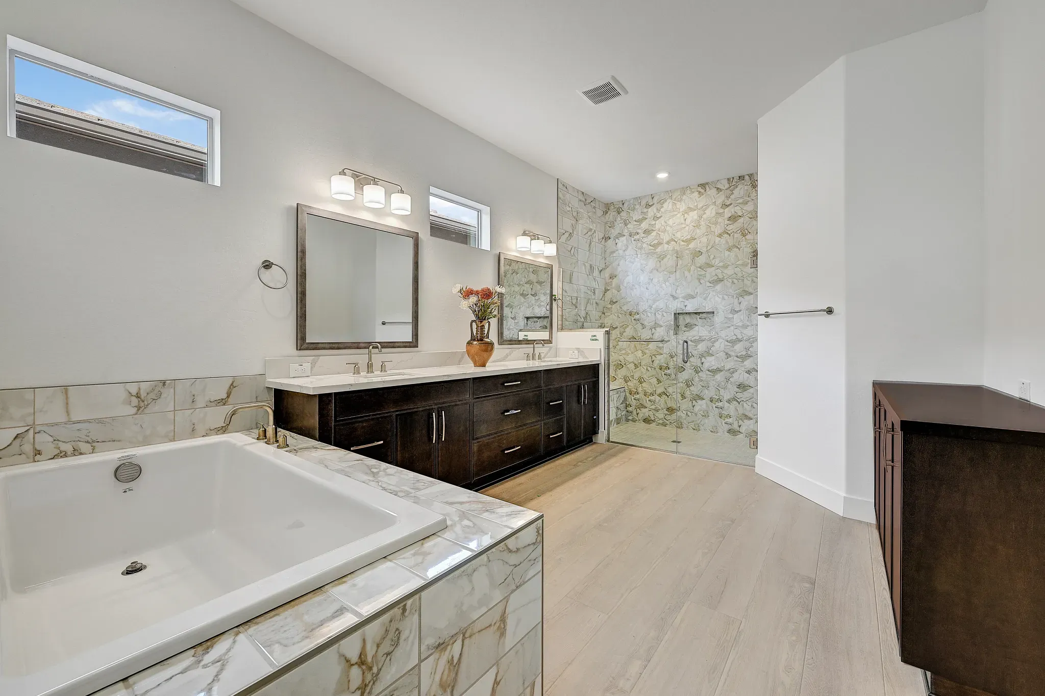 Ridgecrest Latigo HS 89 Primary Bath