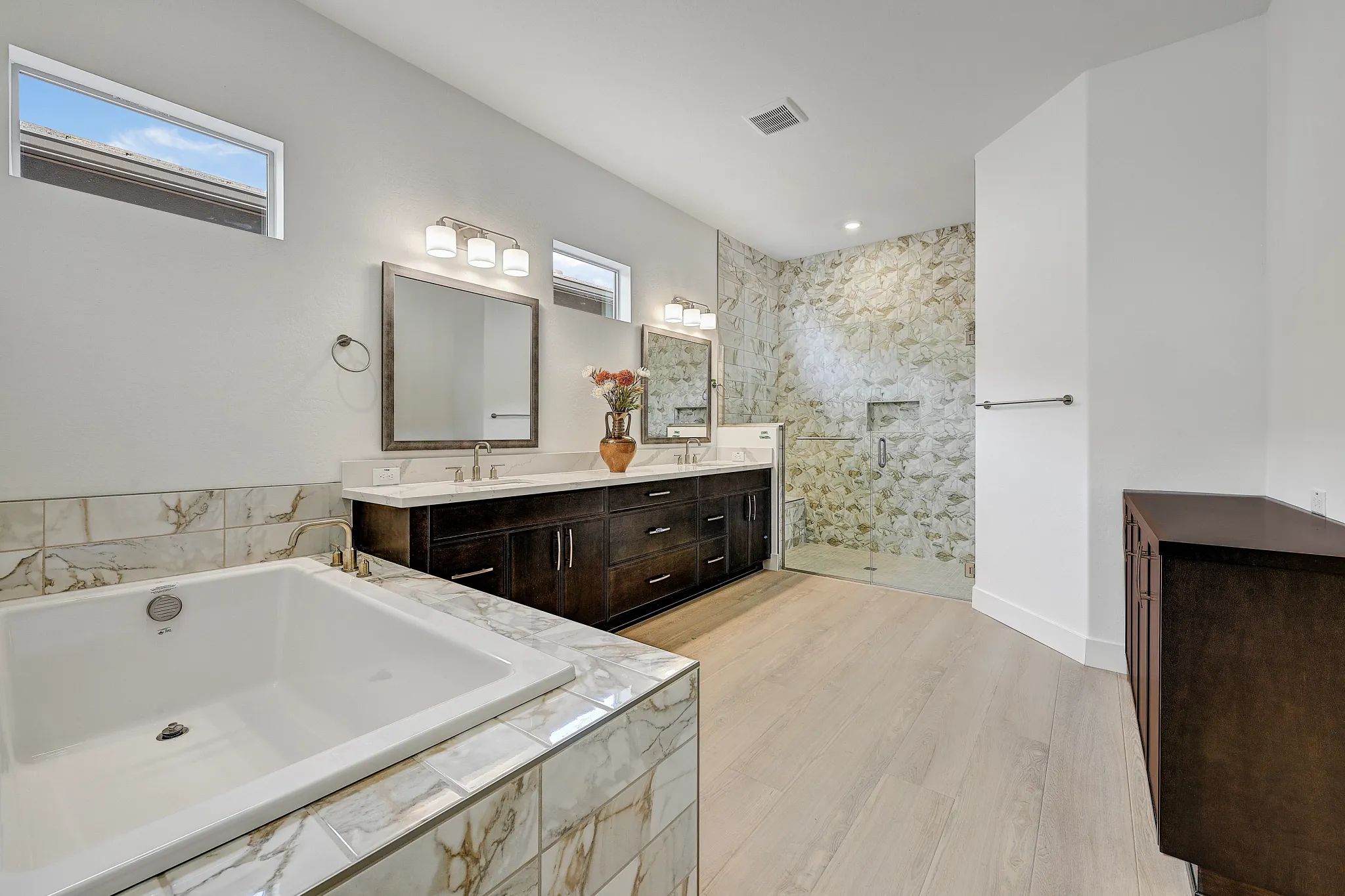 Ridgecrest Latigo HS 89 Primary Bath