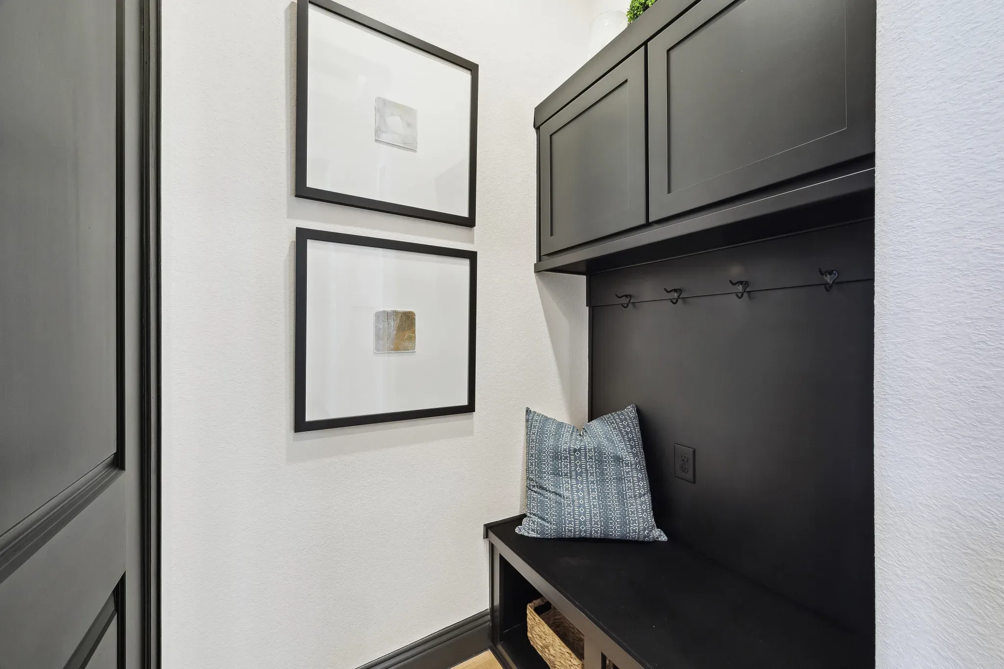 Plan 5029 Valet - Staged