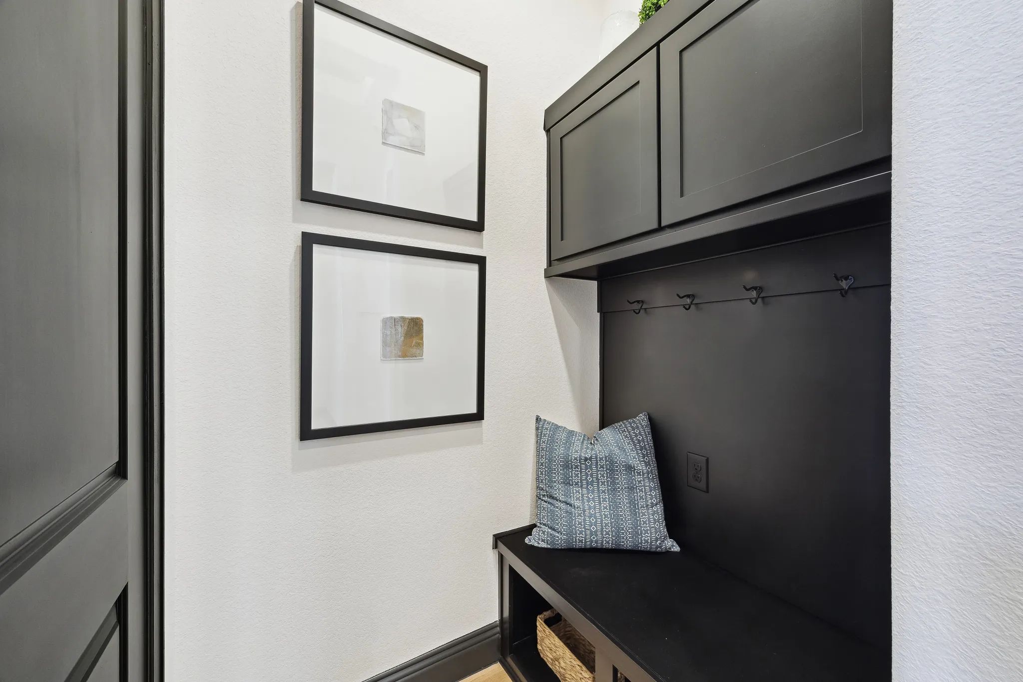 Plan 5029 Valet - Staged