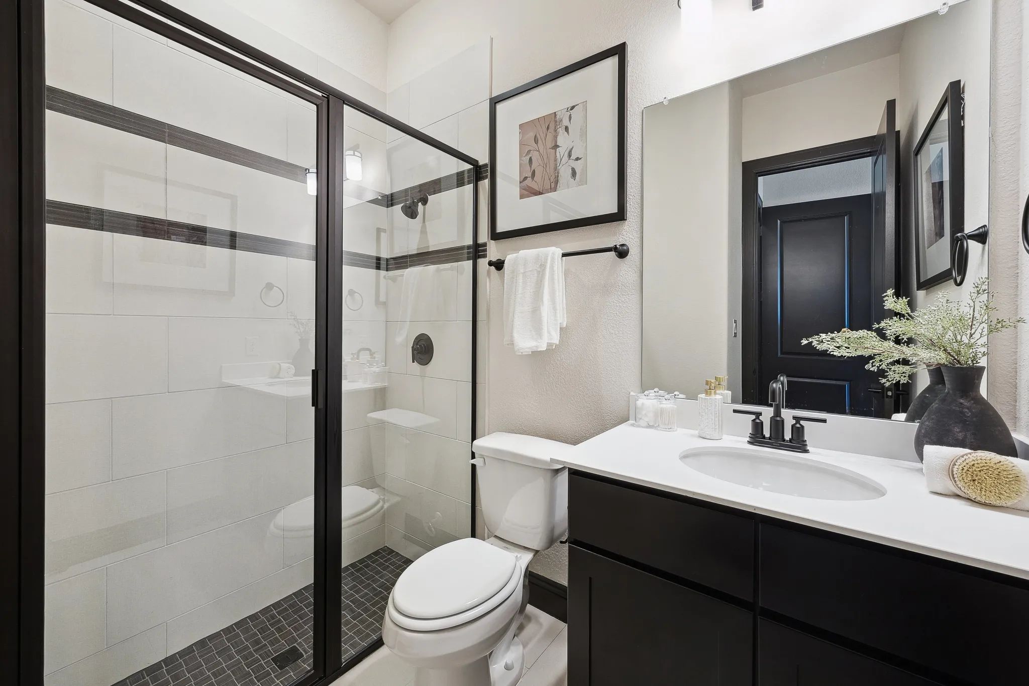 Plan 5029 Bath 2 - Staged