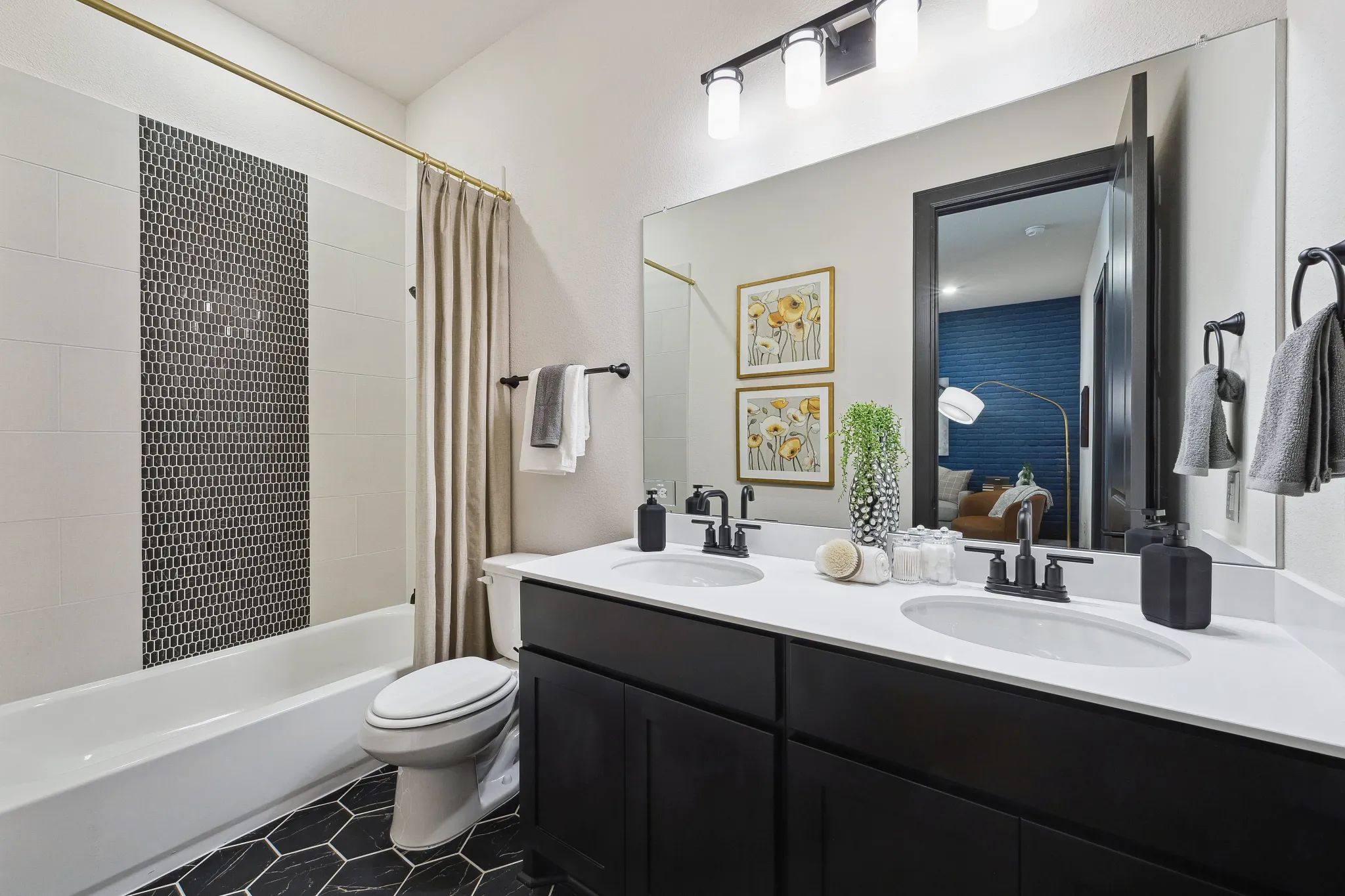 Plan 5029 Bath 3 - Staged