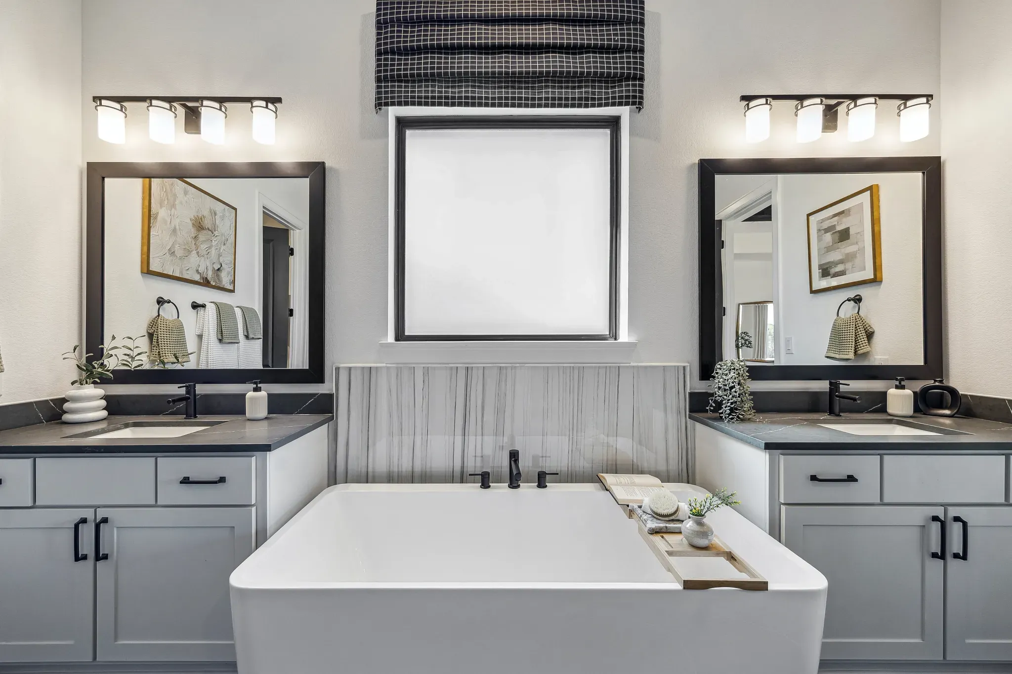 Plan 5039 Model Primary Bath