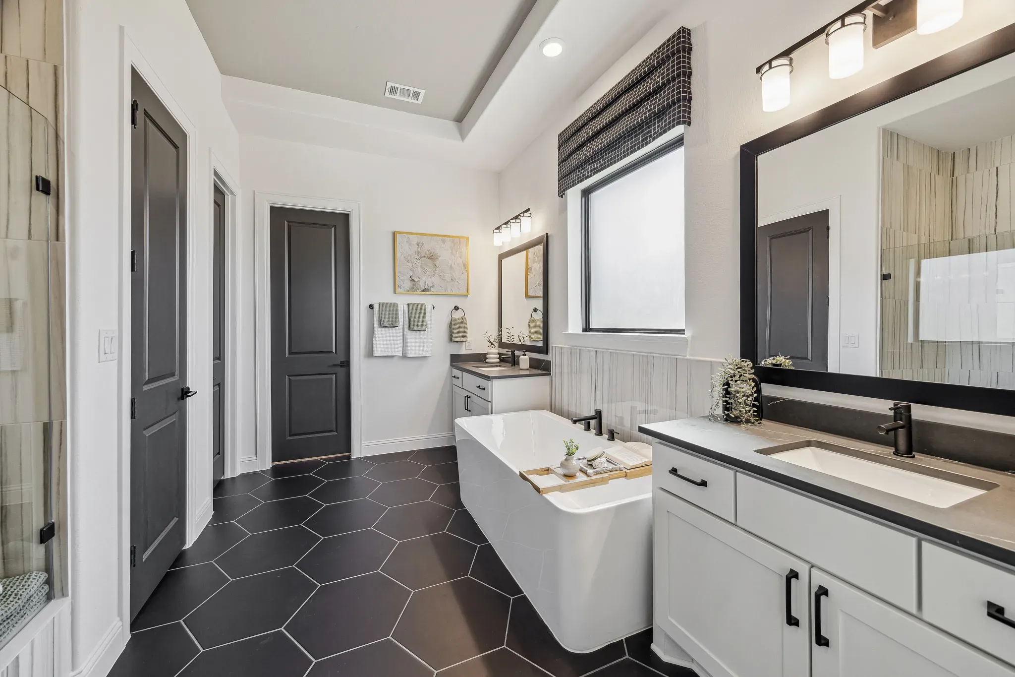 Plan 5039 Primary Bath - Staged