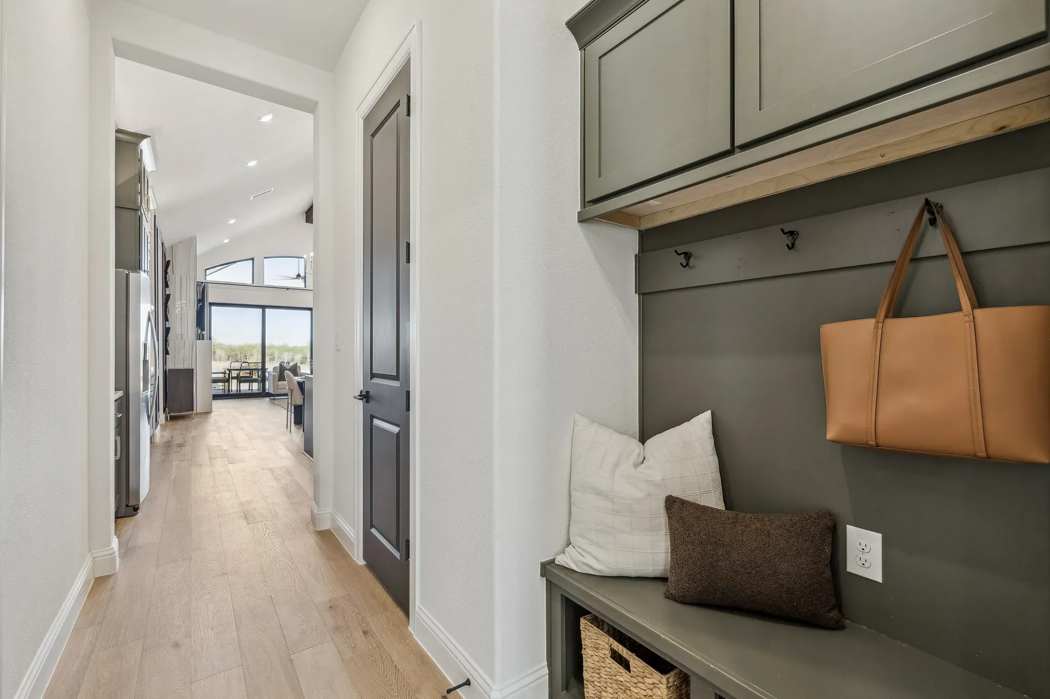 Plan 5039 Valet - Staged