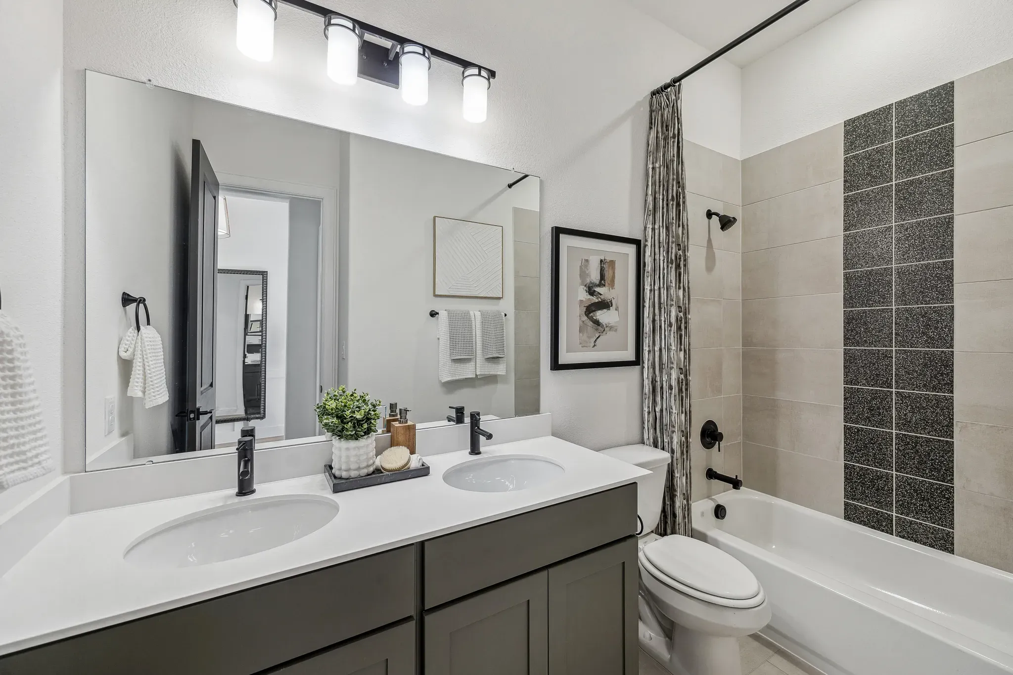 Plan 5039 Bath 3 - Staged