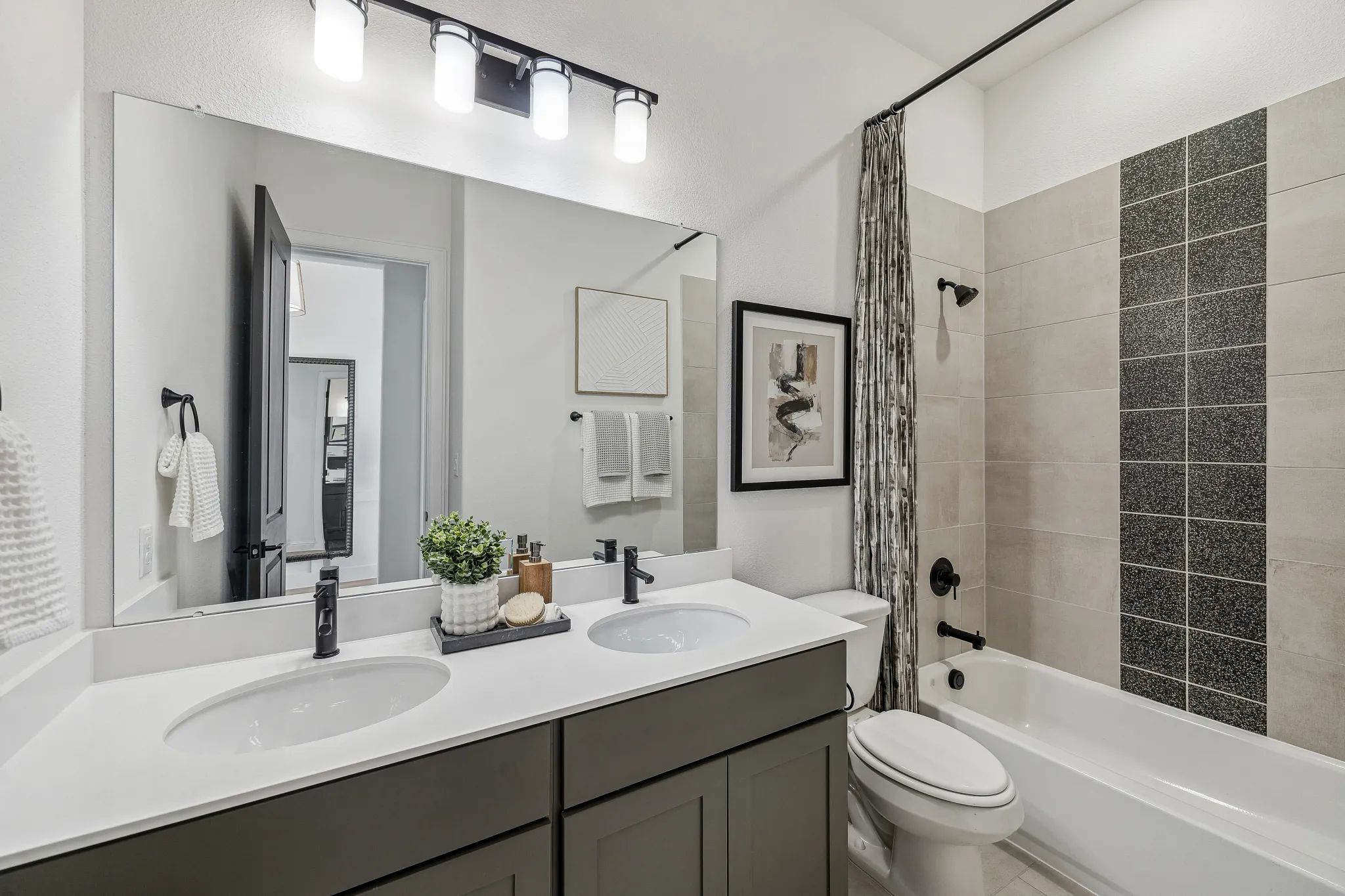 Plan 5039 Bath 3 - Staged