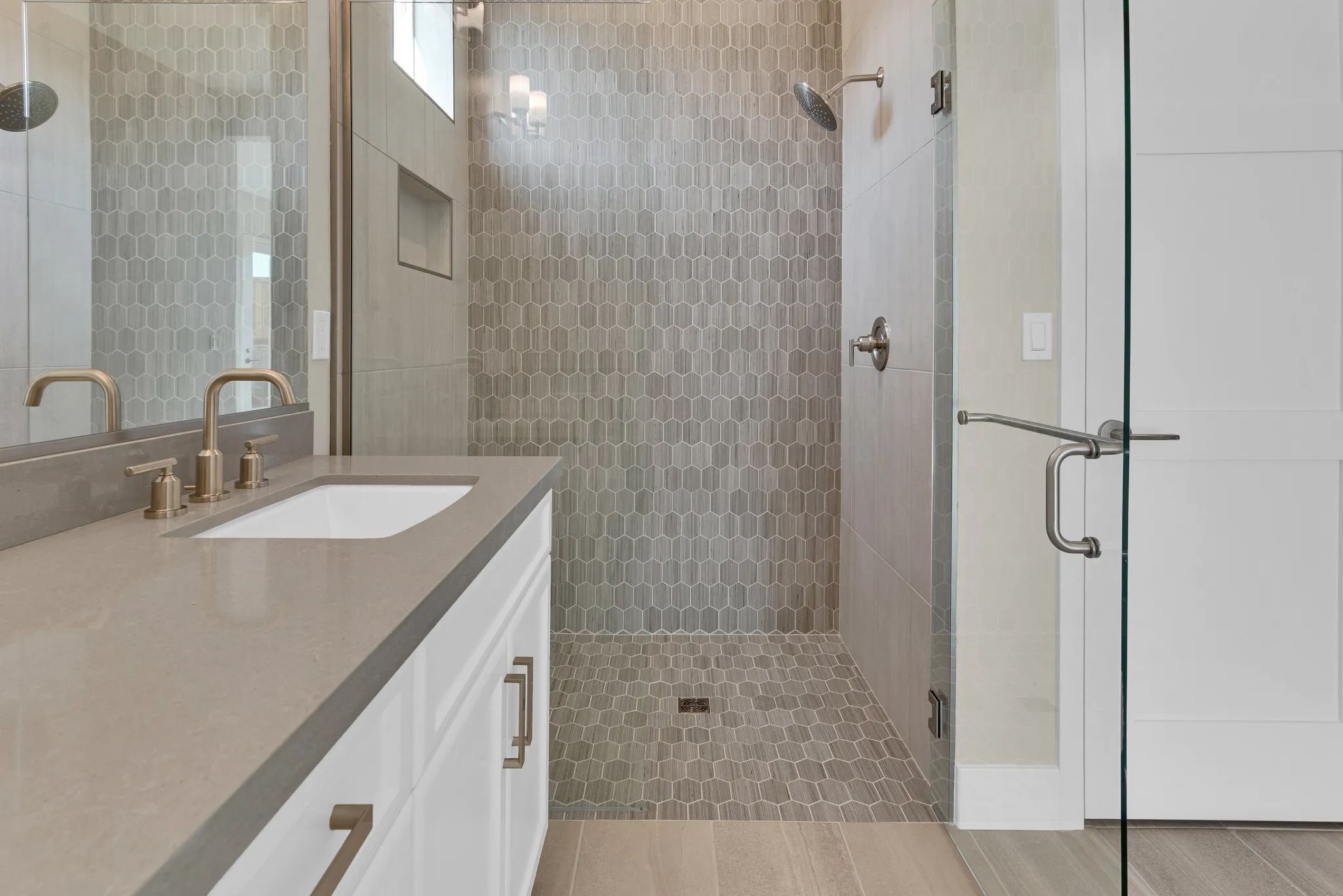 Excite II Primary Bath