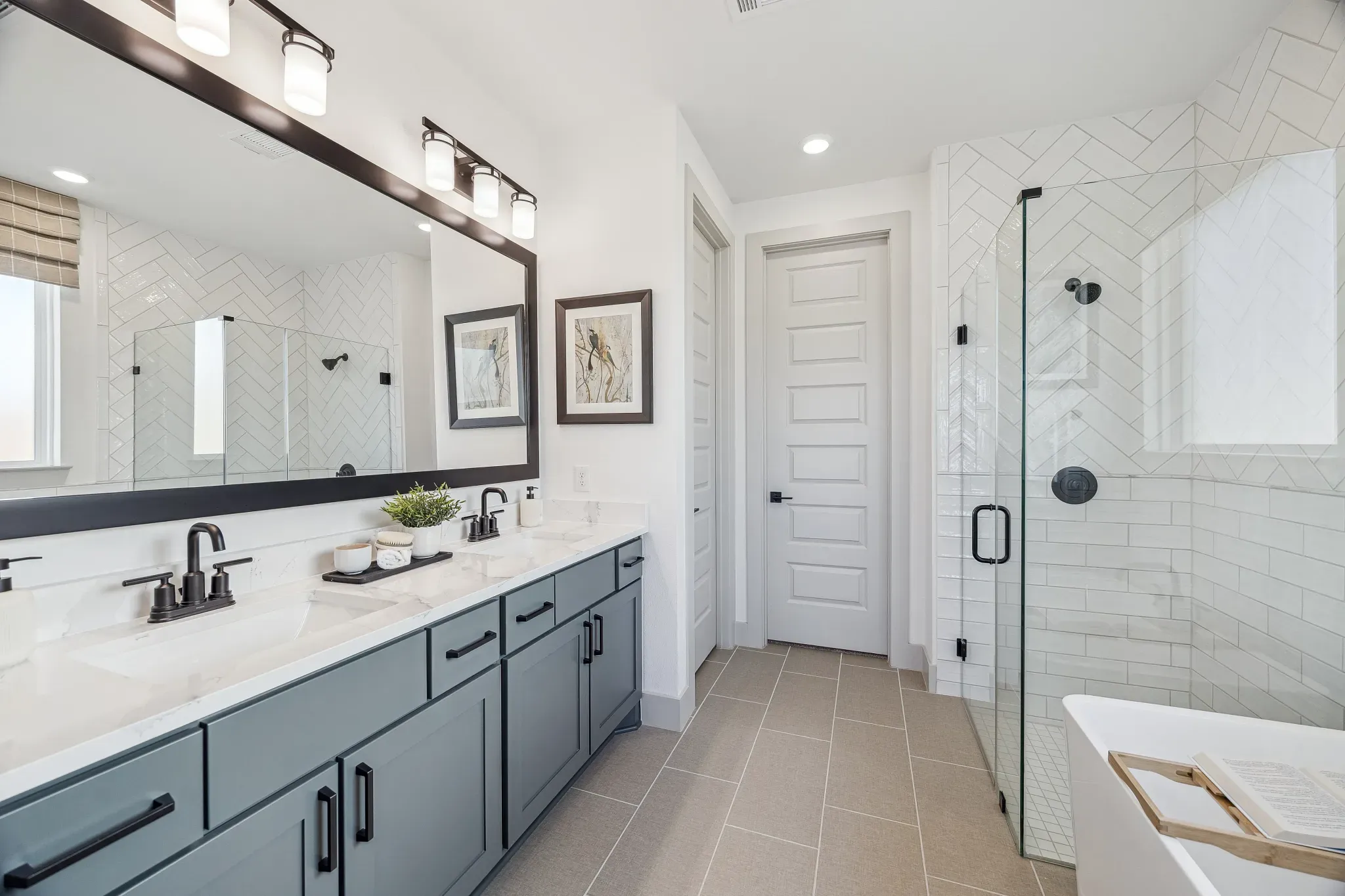 Plan 3034 Primary Bath - Staged