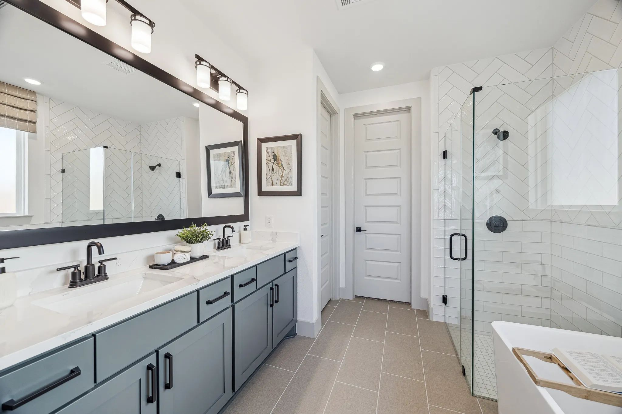Plan 3034 Primary Bath - Staged