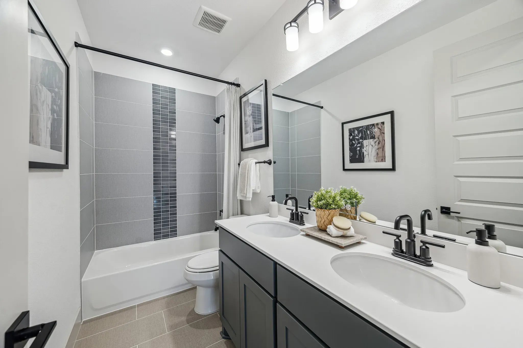 Plan 3034 Bath 2 - Staged