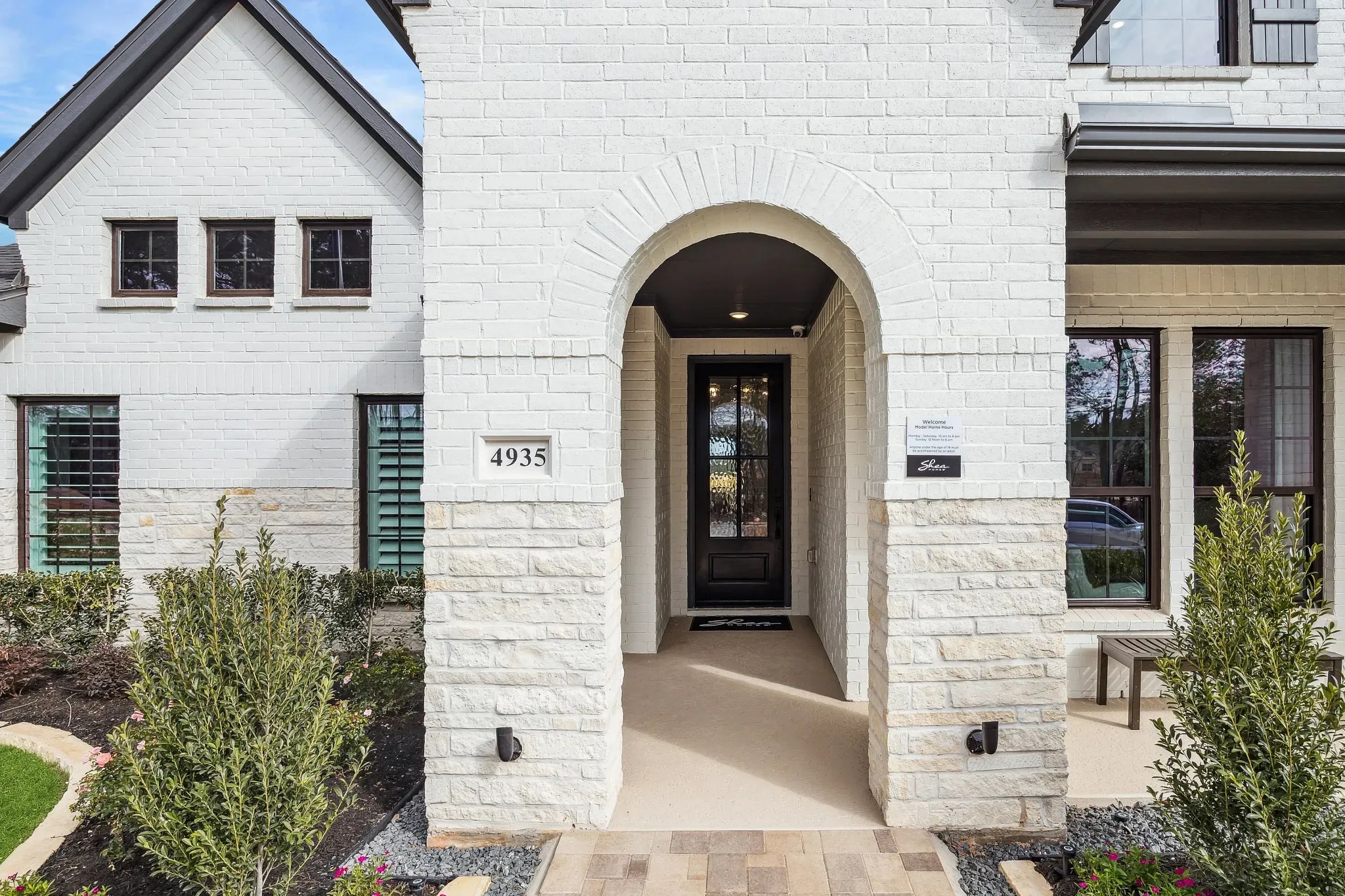 Plan 4069 Porch - Staged