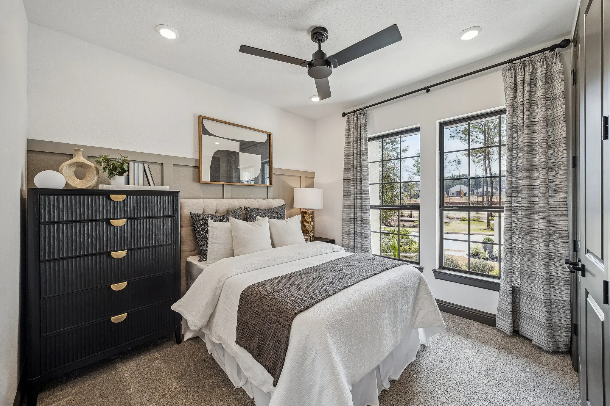 Plan 4069 Bed 2 - Staged