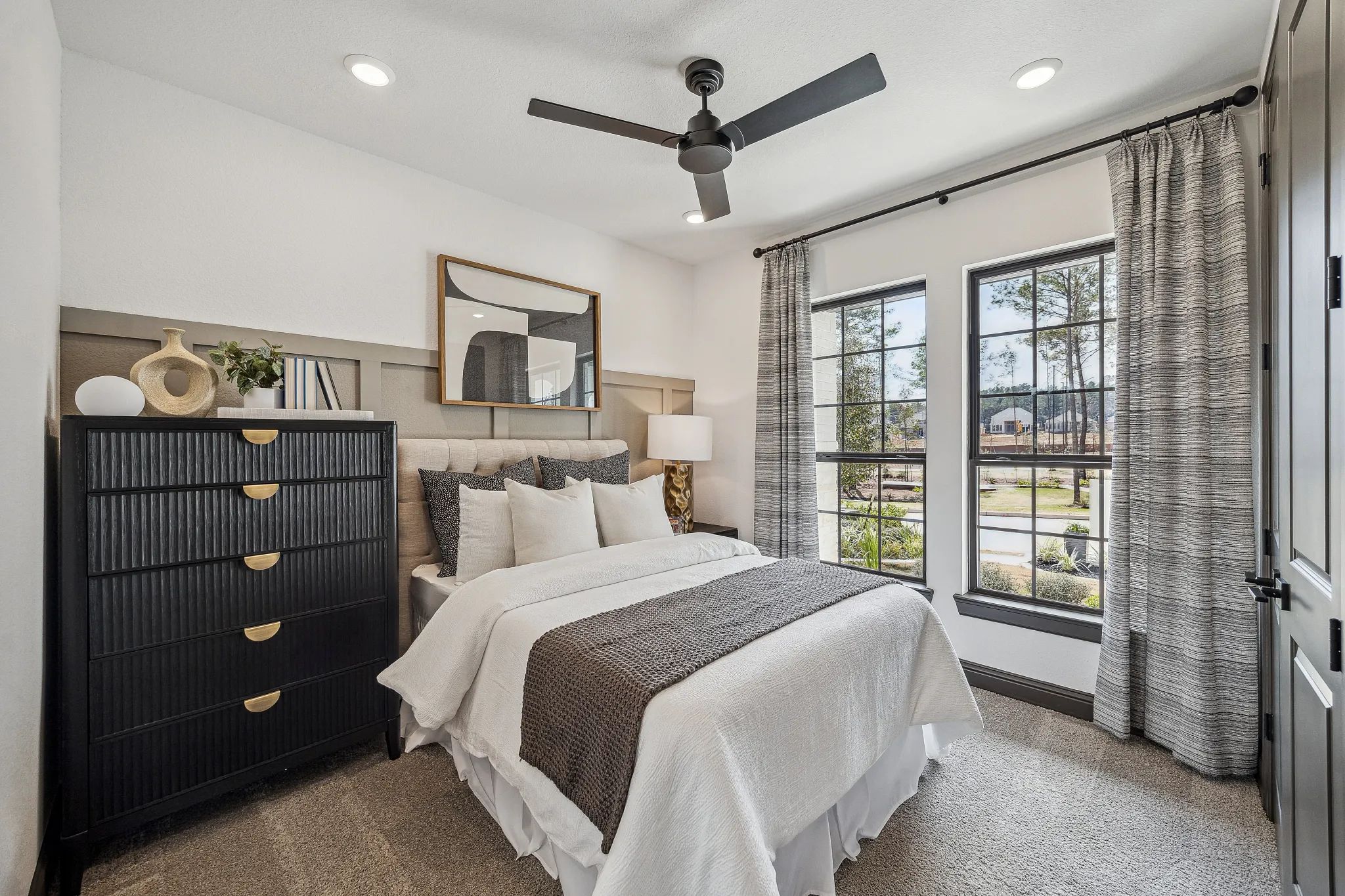 Plan 4069 Bed 2 - Staged