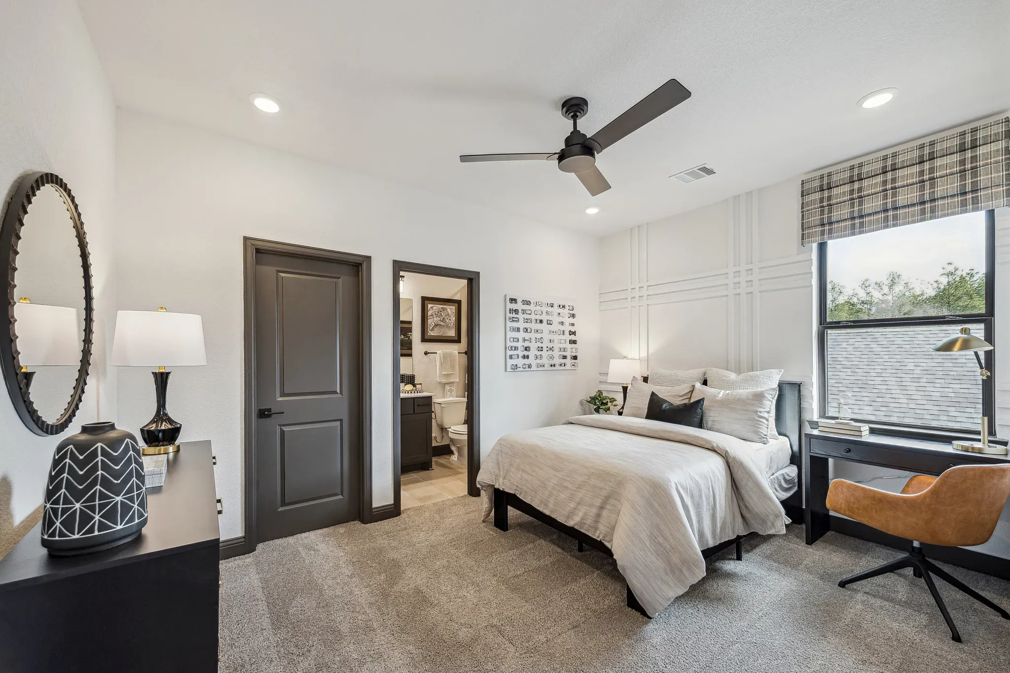 Plan 4069 Bed 3 - Staged