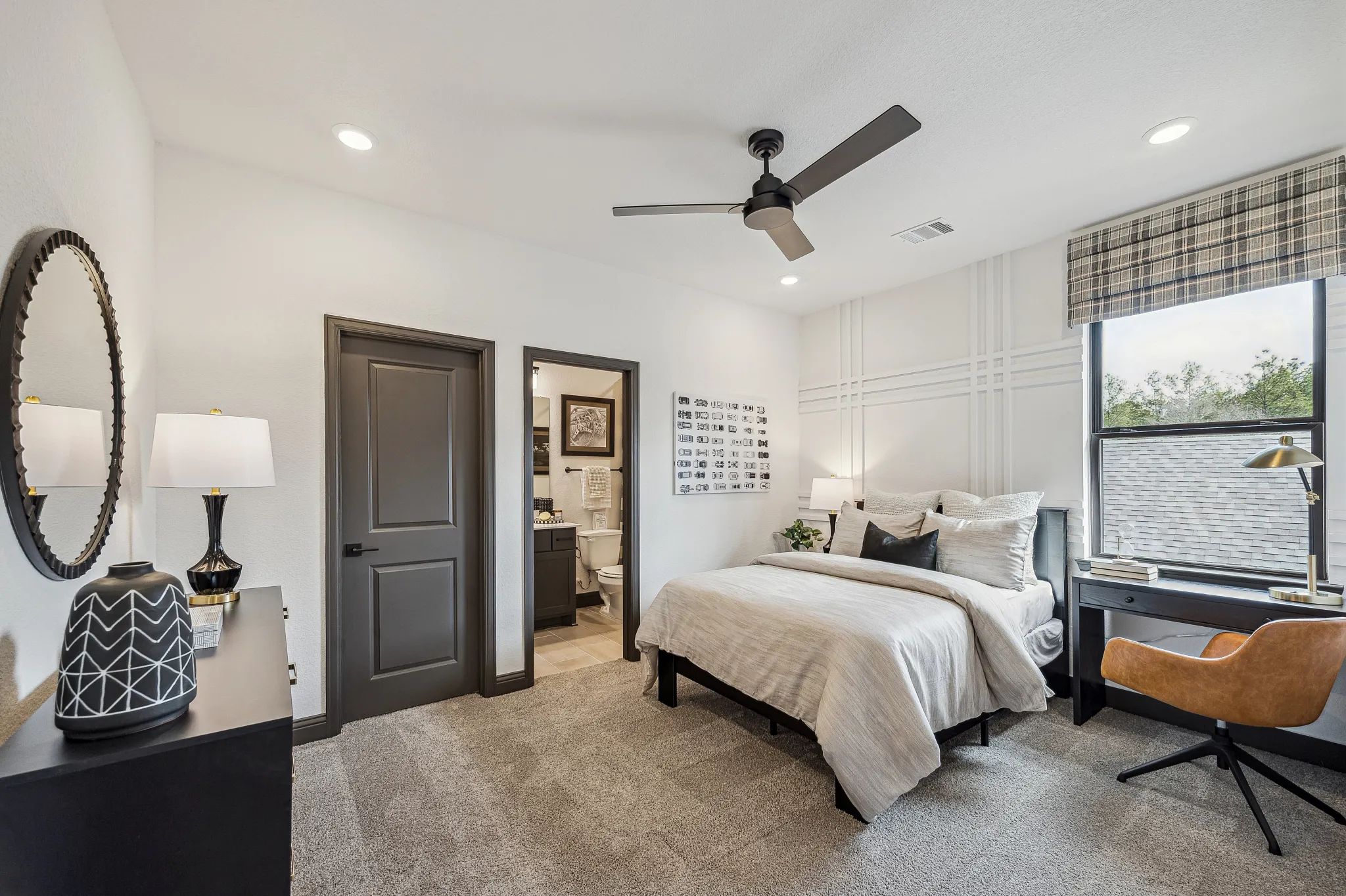 Plan 4069 Bed 3 - Staged