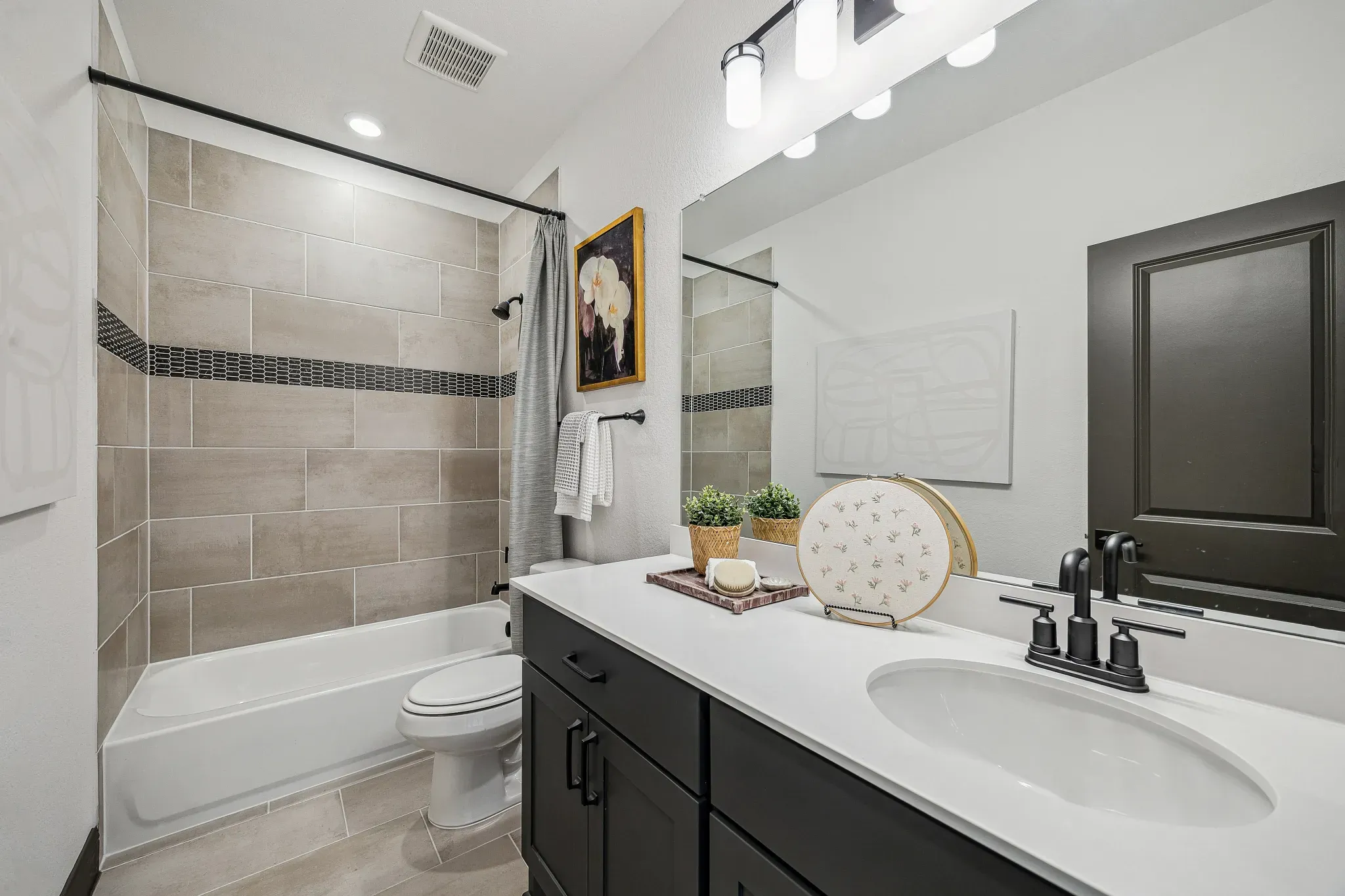 Plan 4069 Bath 3 - Staged