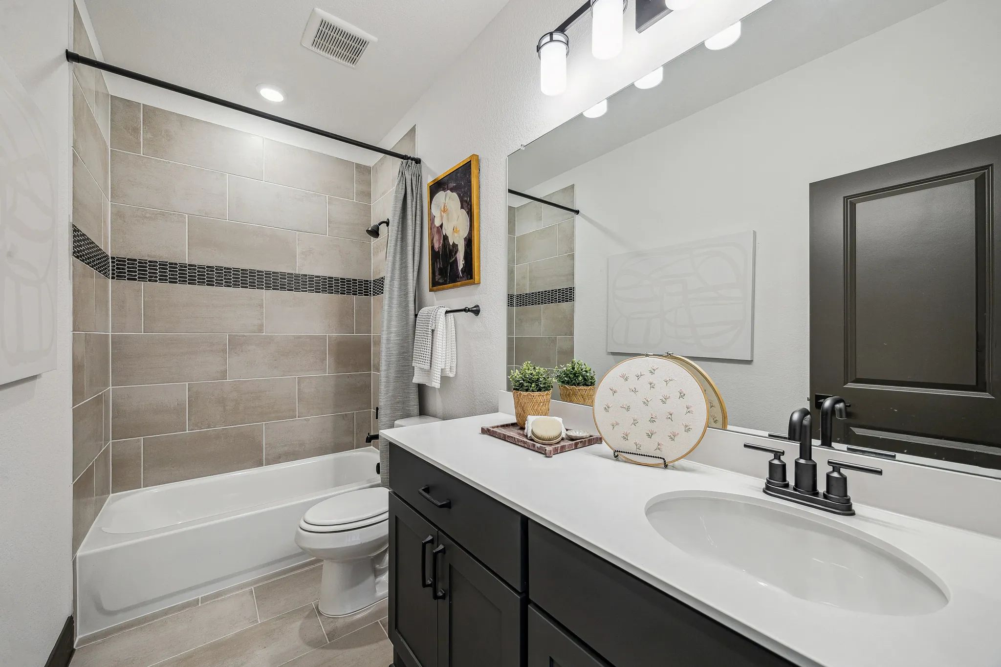 Plan 4069 Bath 3 - Staged
