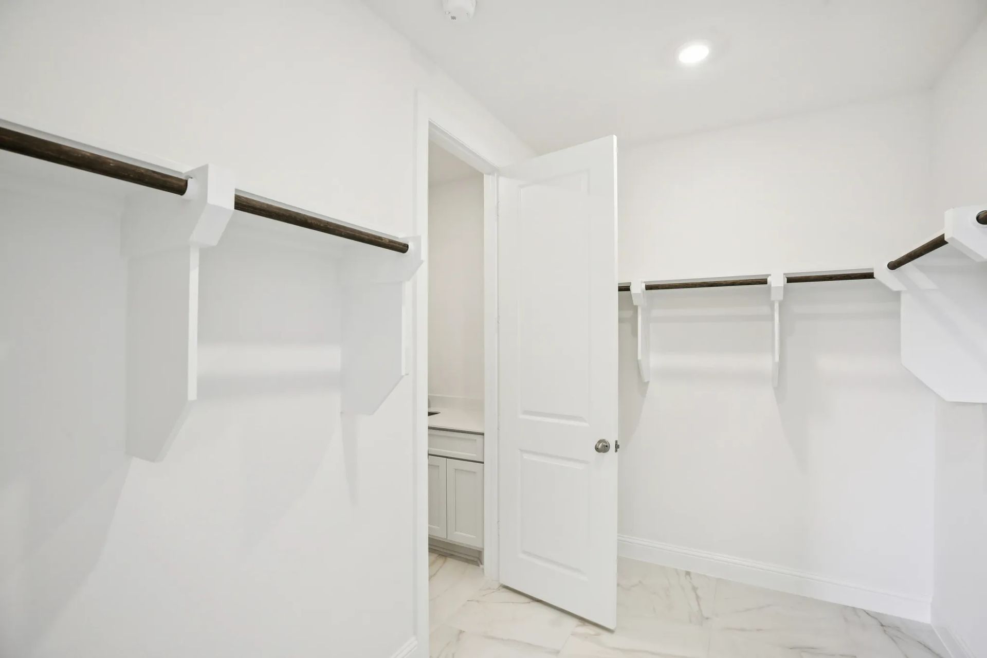 Plan 4059 Closet