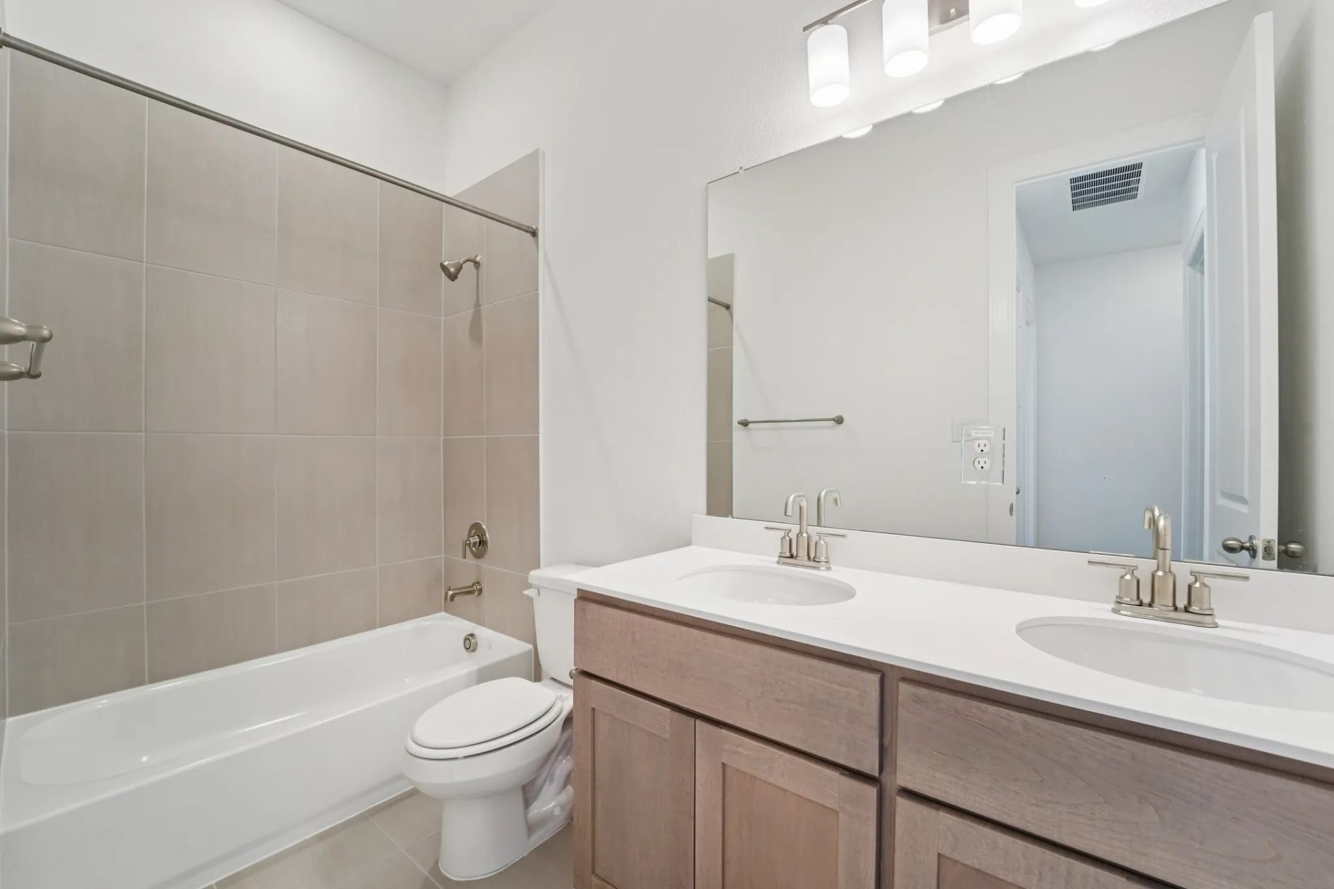 Plan 6010 Bath 2