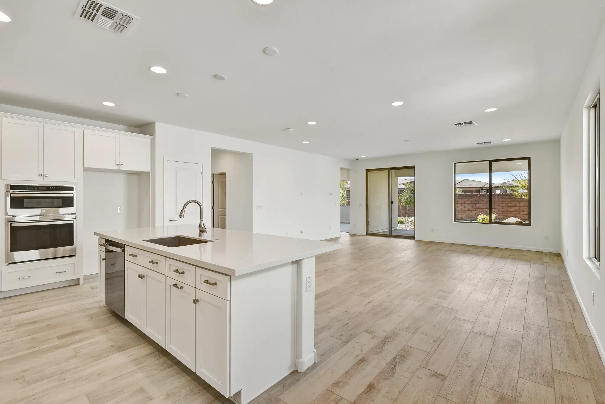 Wickenburg Ranch Thrive HS 1559 Kitchen Great Room
