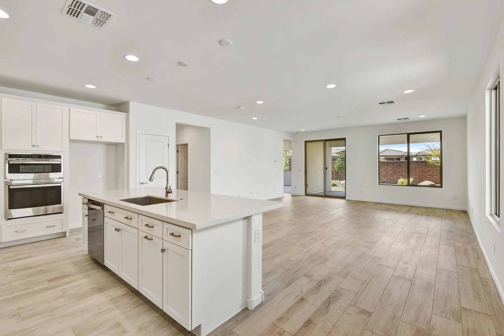 Wickenburg Ranch Thrive HS 1559 Kitchen Great Room