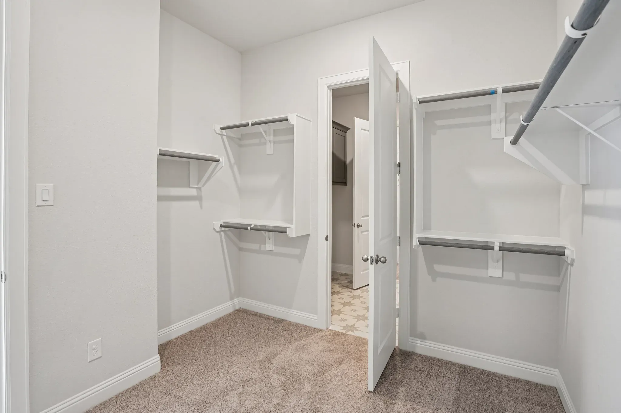 Plan 5019 Closet