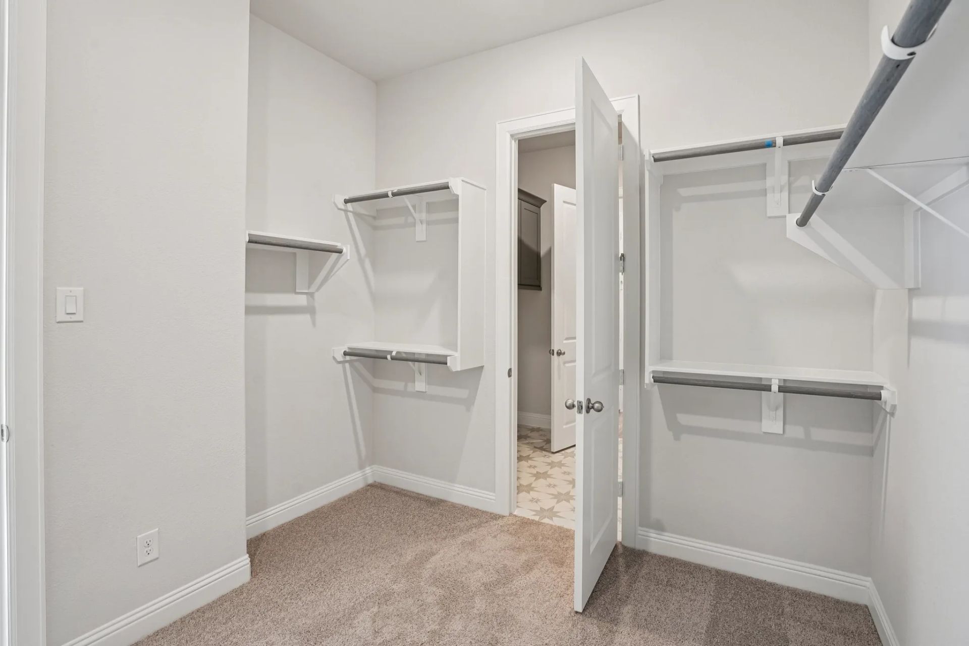 Plan 5019 Closet