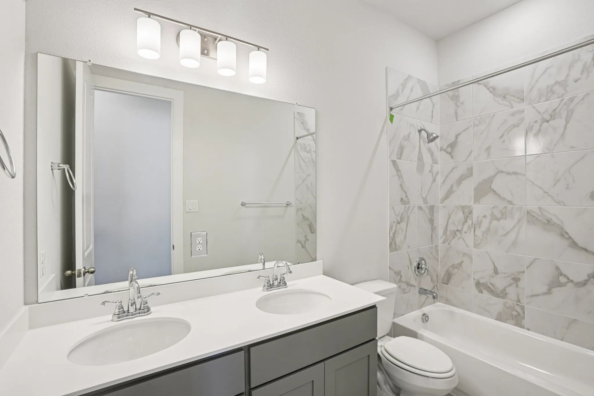 Plan 5019 Bath 3