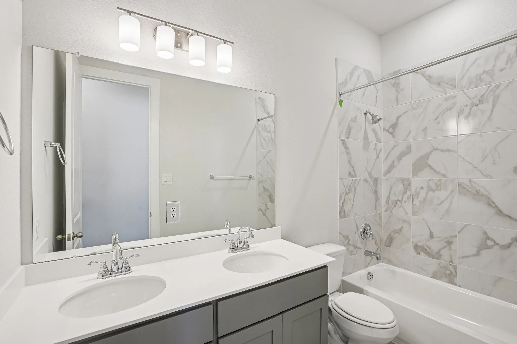 Plan 5019 Bath 3