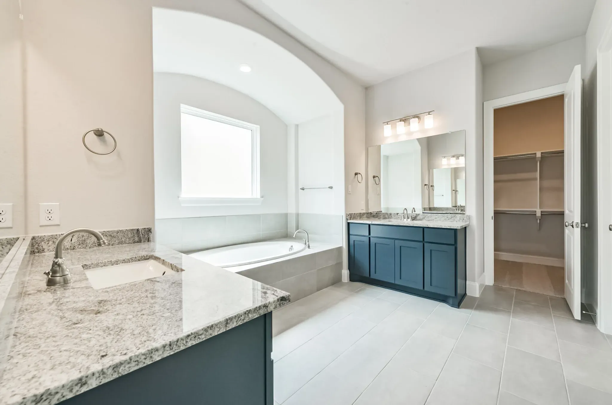 Plan 6040 Primary Bath