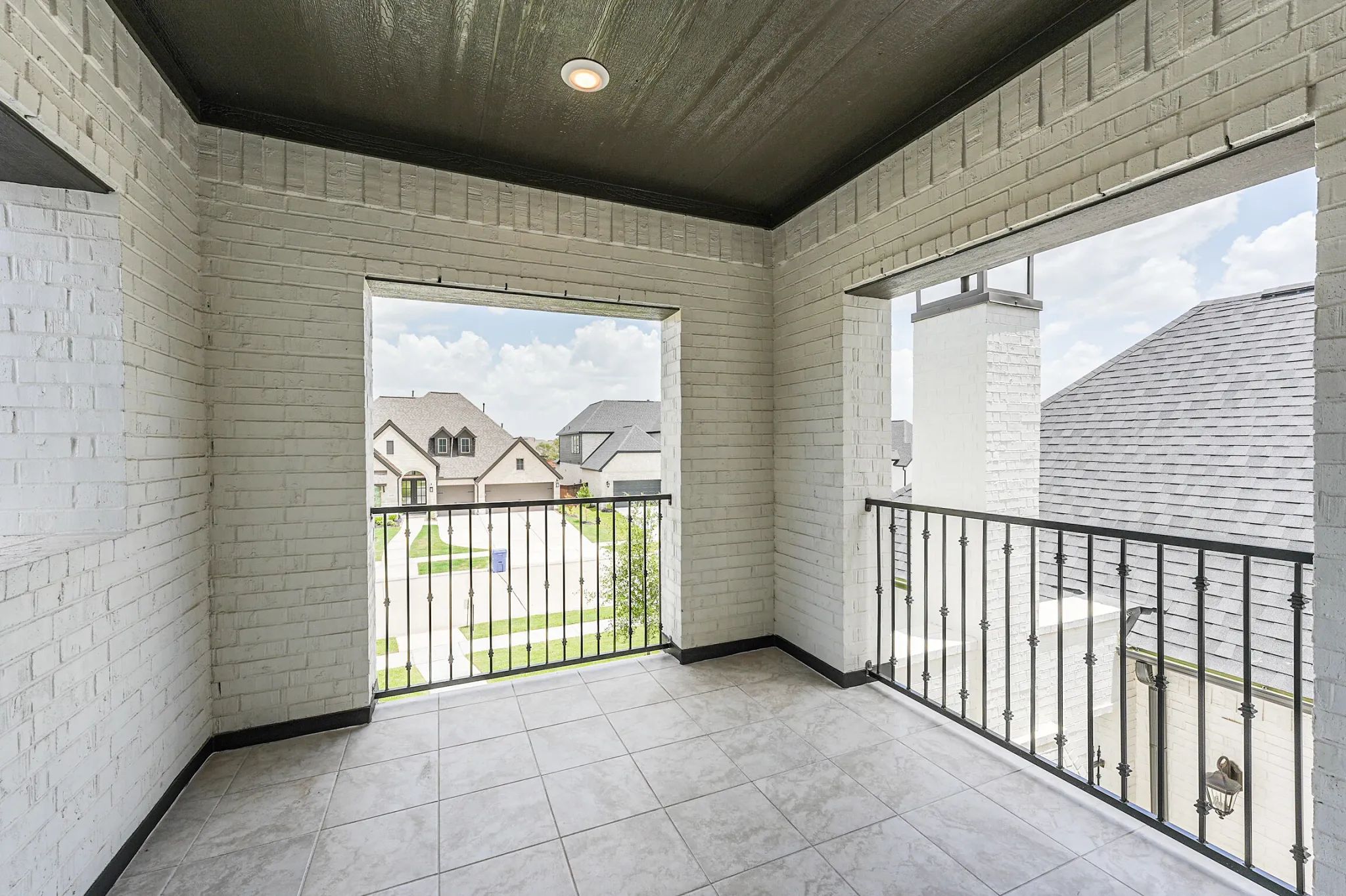 Plan 6040 Balcony