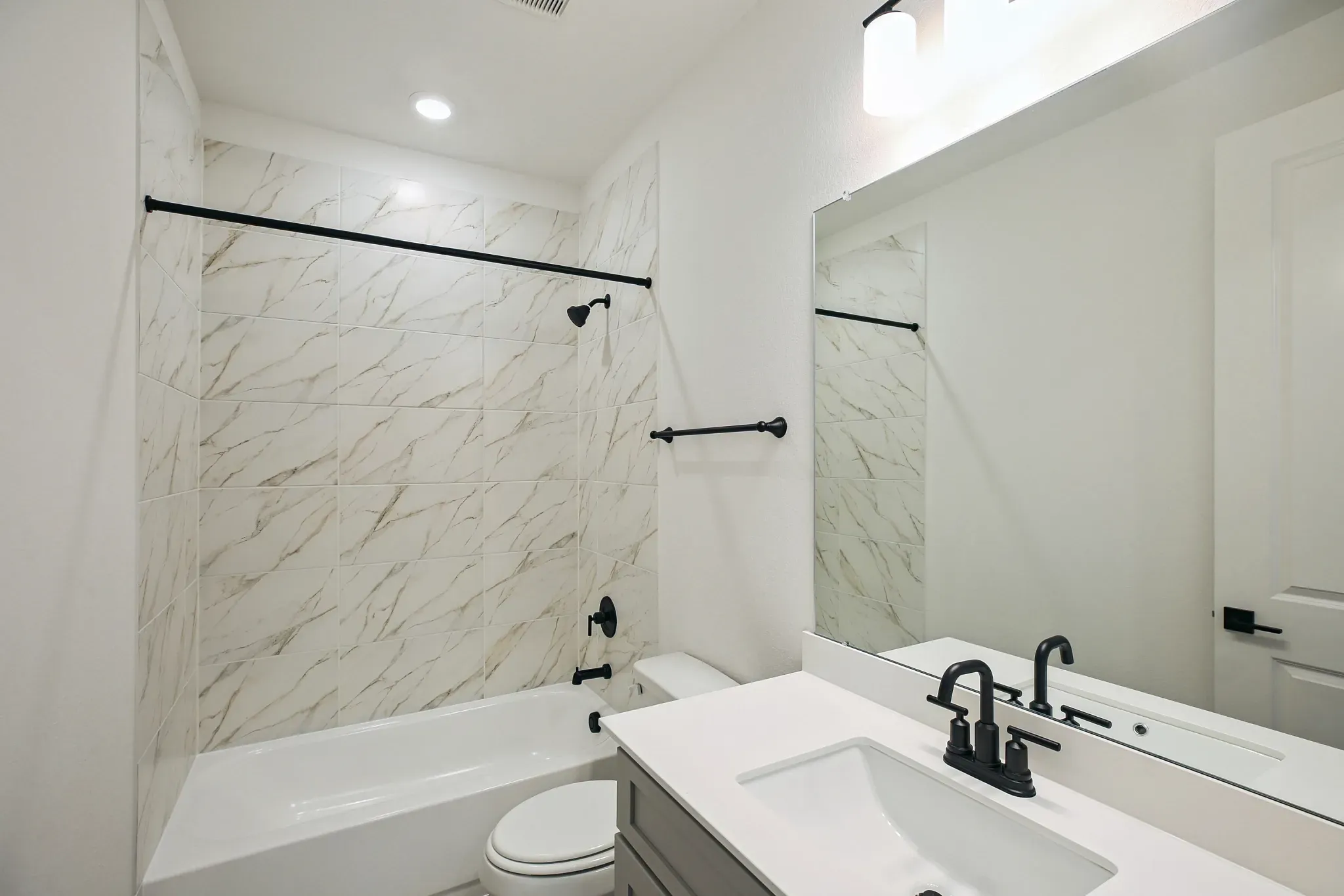 Plan 4019 Bath 2