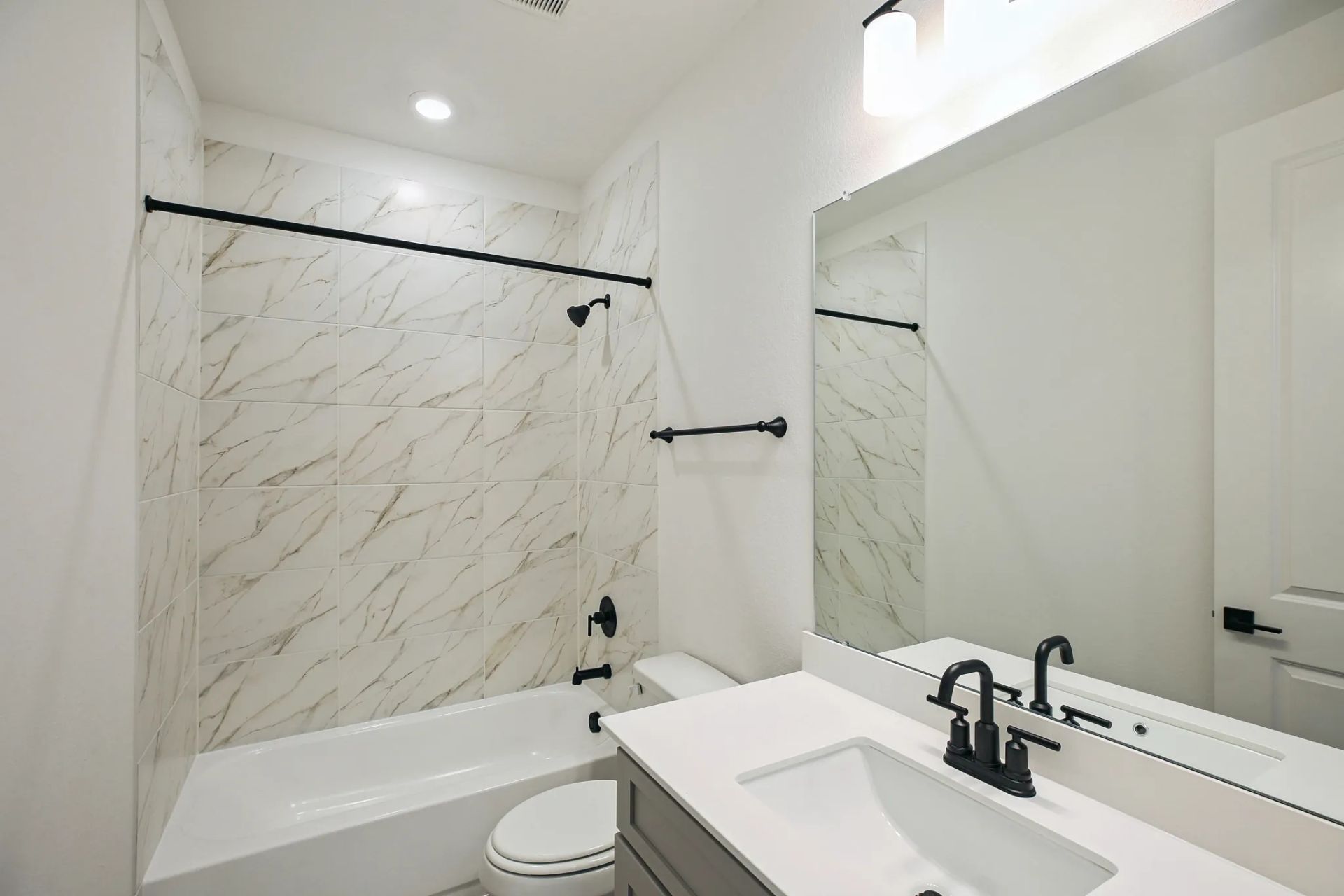 Plan 4019 Bath 2