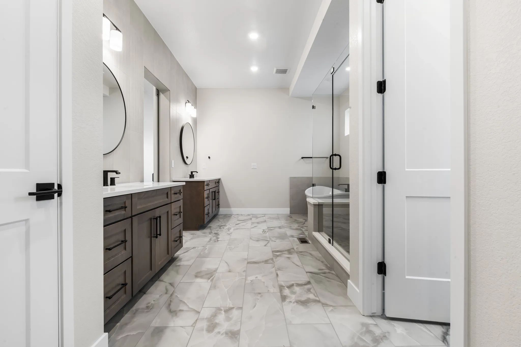 Willowbend Primary Bath