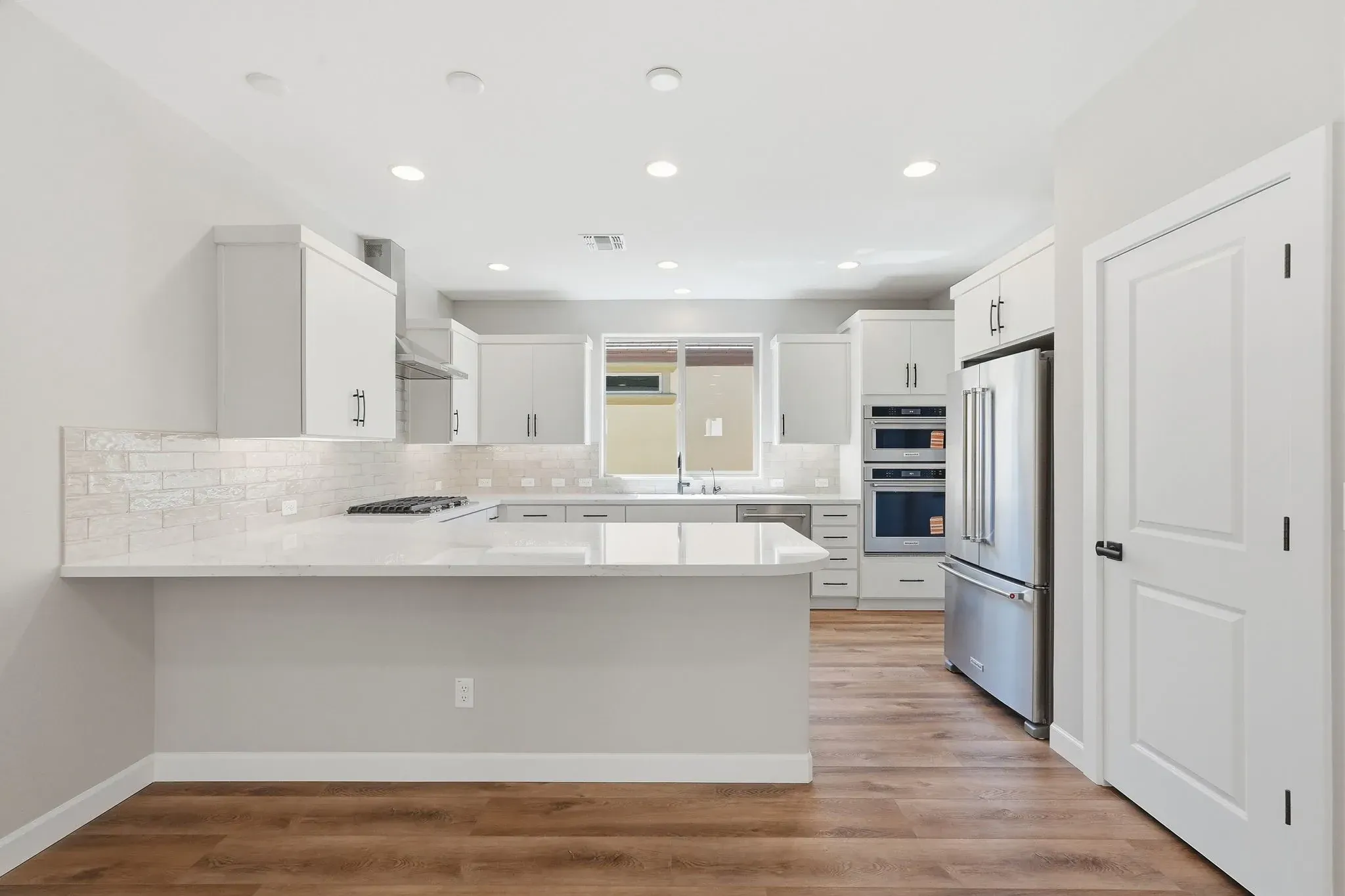 Encanterra Cannes HS 2056 Kitchen