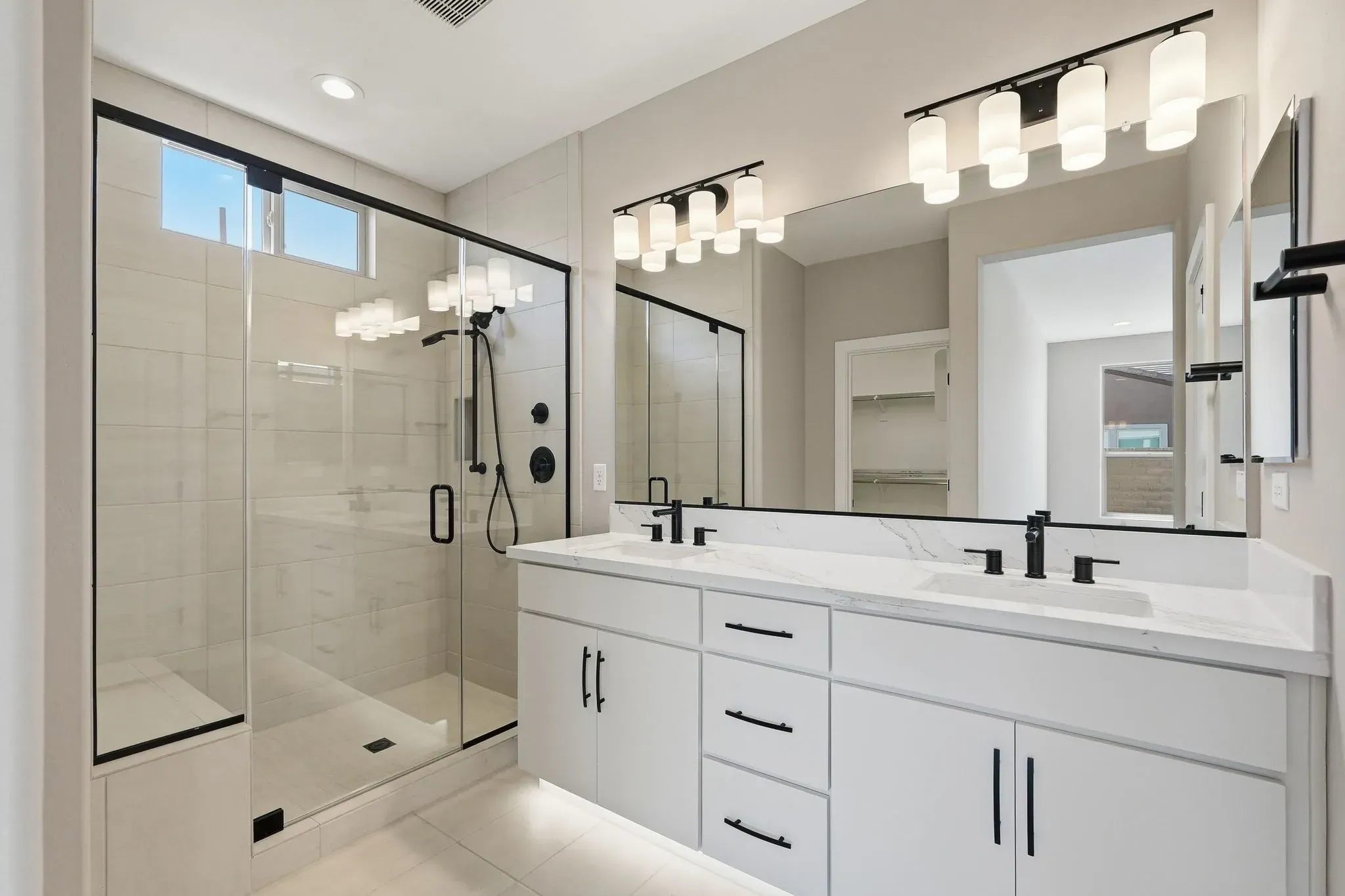 Encanterra Cannes HS 2056 Primary Bath