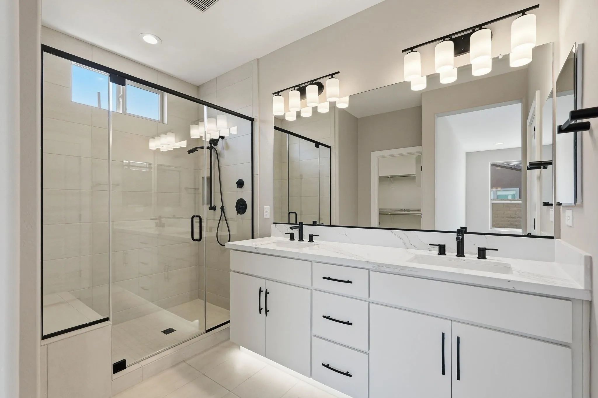 Encanterra Cannes HS 2056 Primary Bath