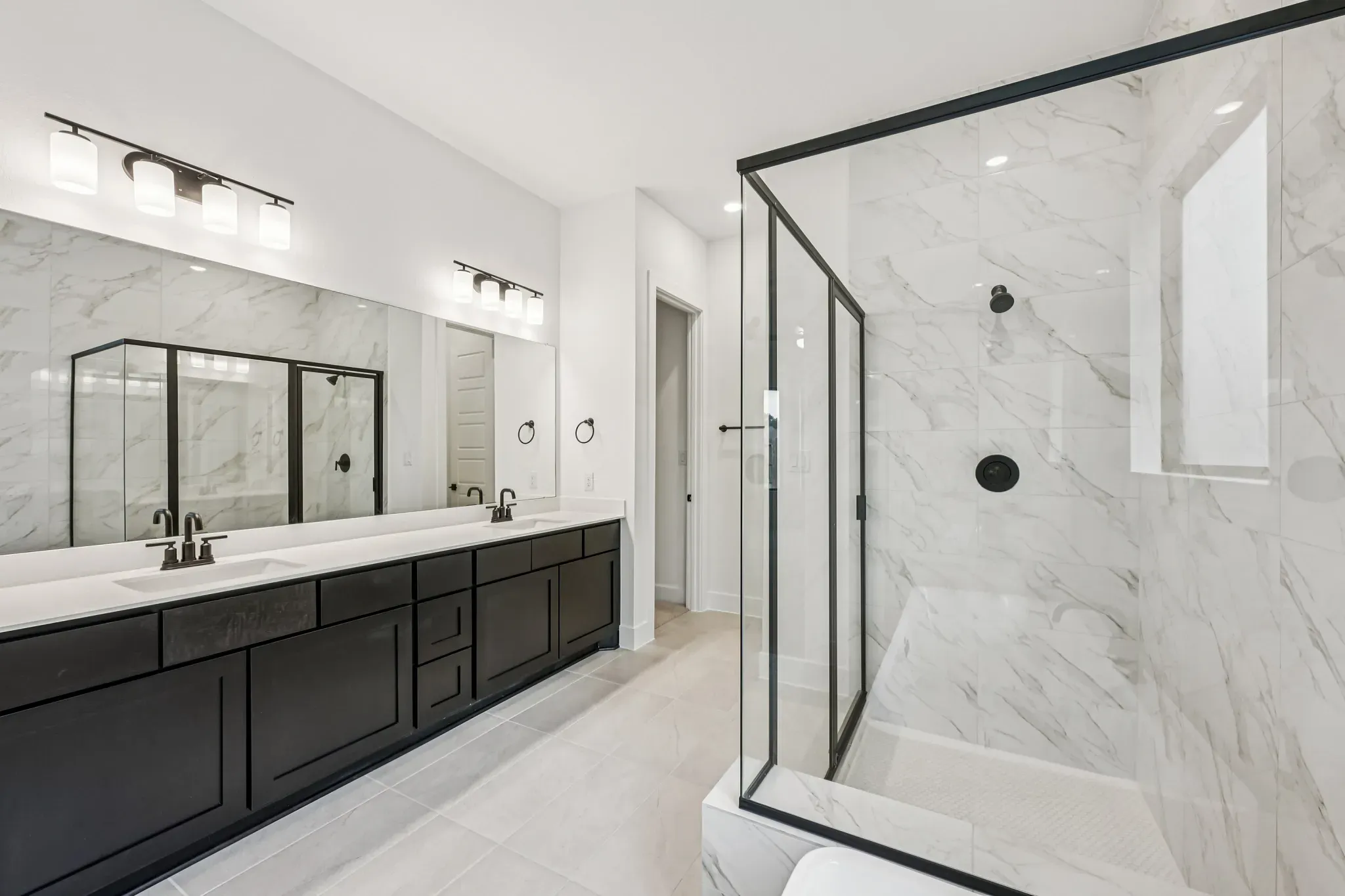 Plan 5072 Primary Bath