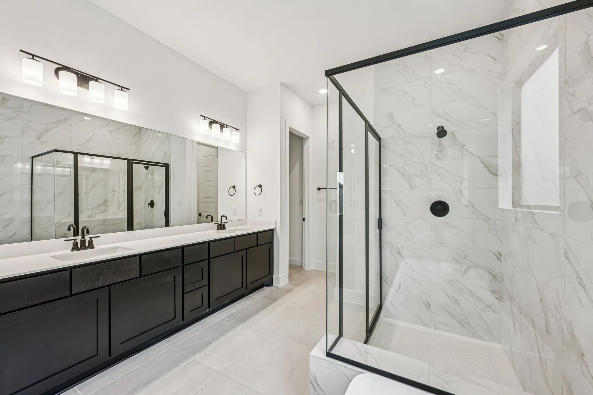 Plan 5072 Primary Bath