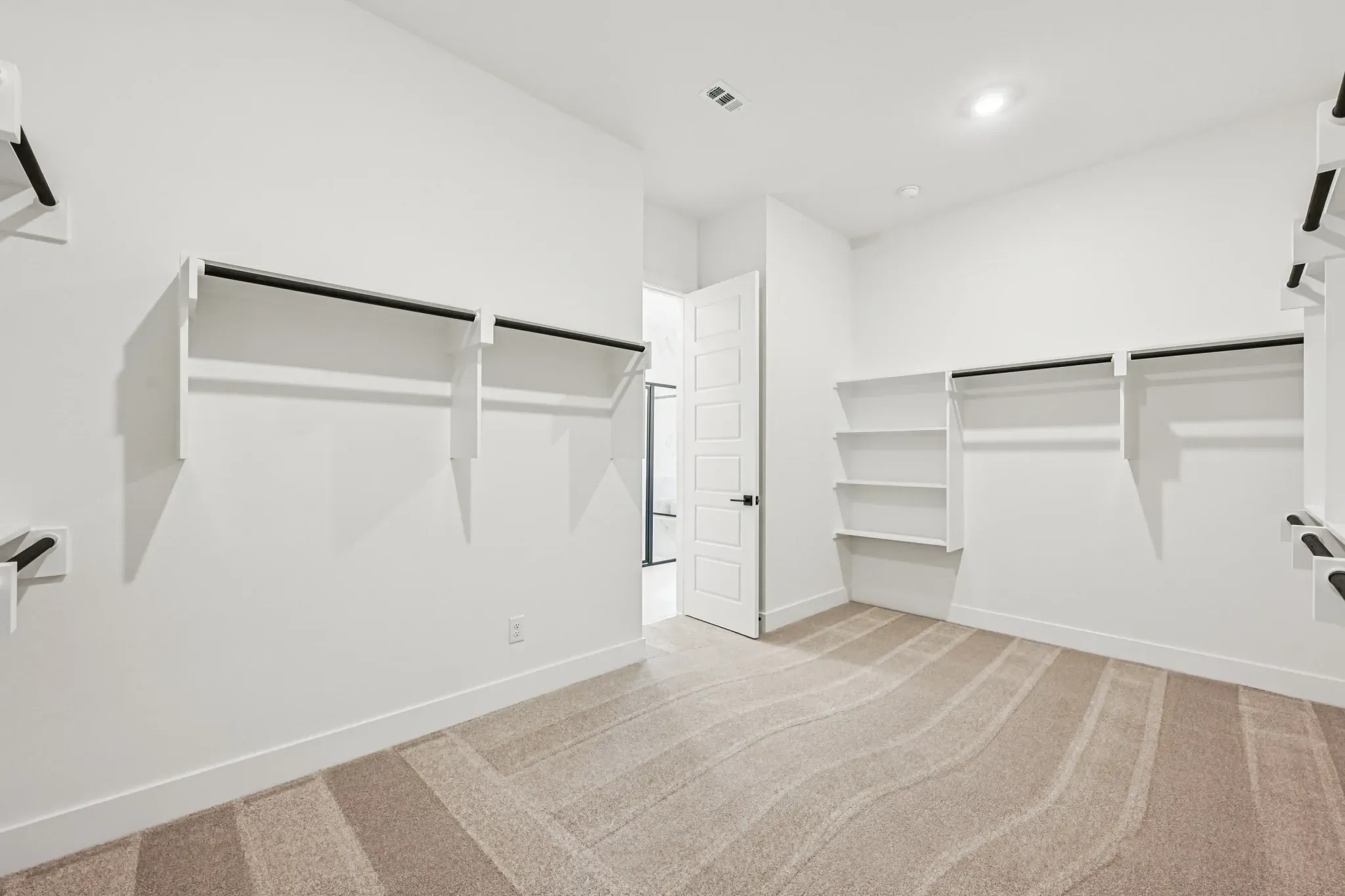 Plan 5072 Closet