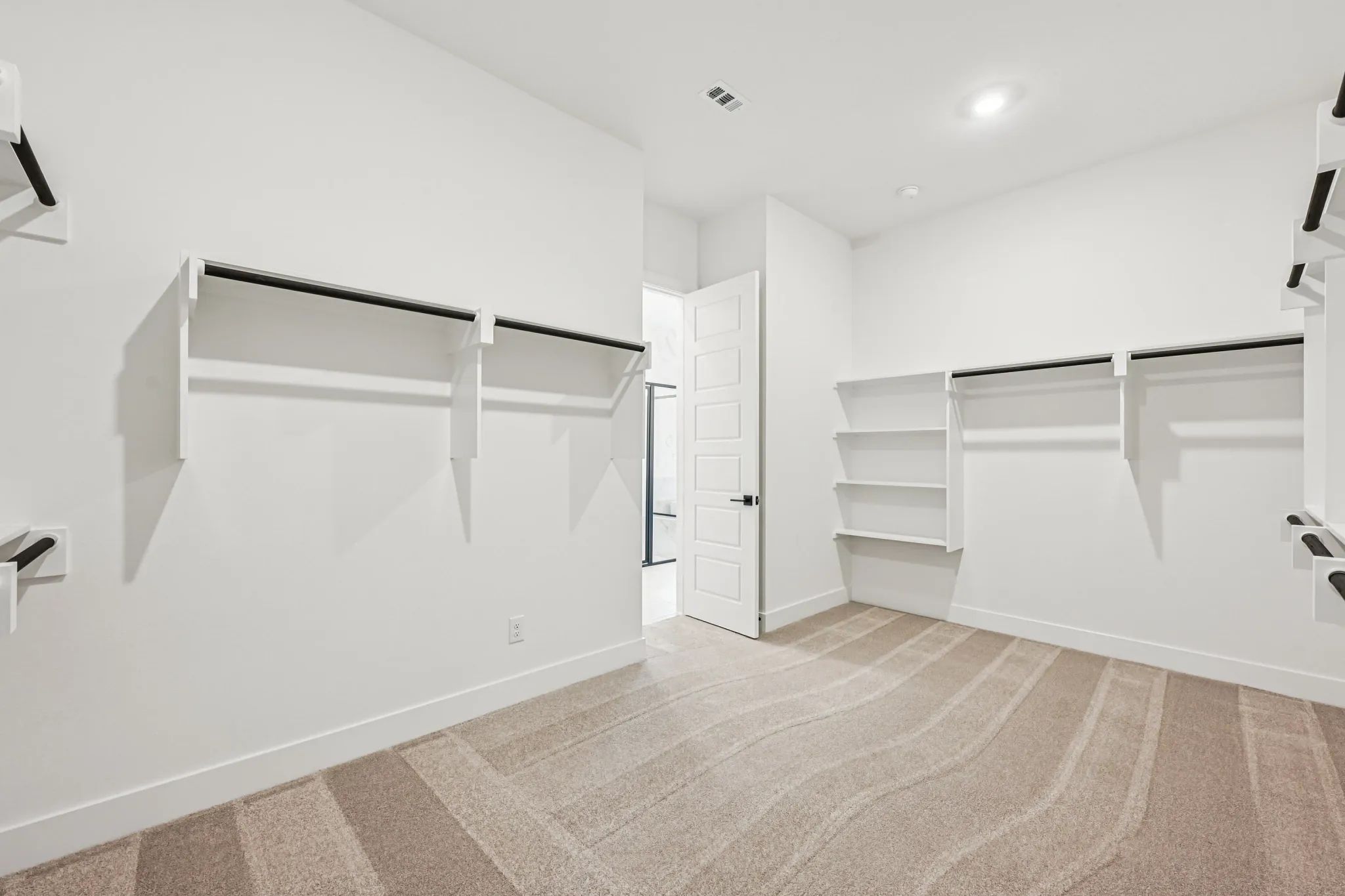 Plan 5072 Closet