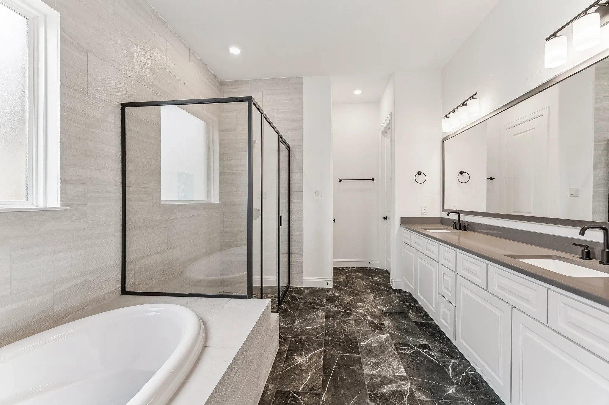 Plan 5072 Primary Bath