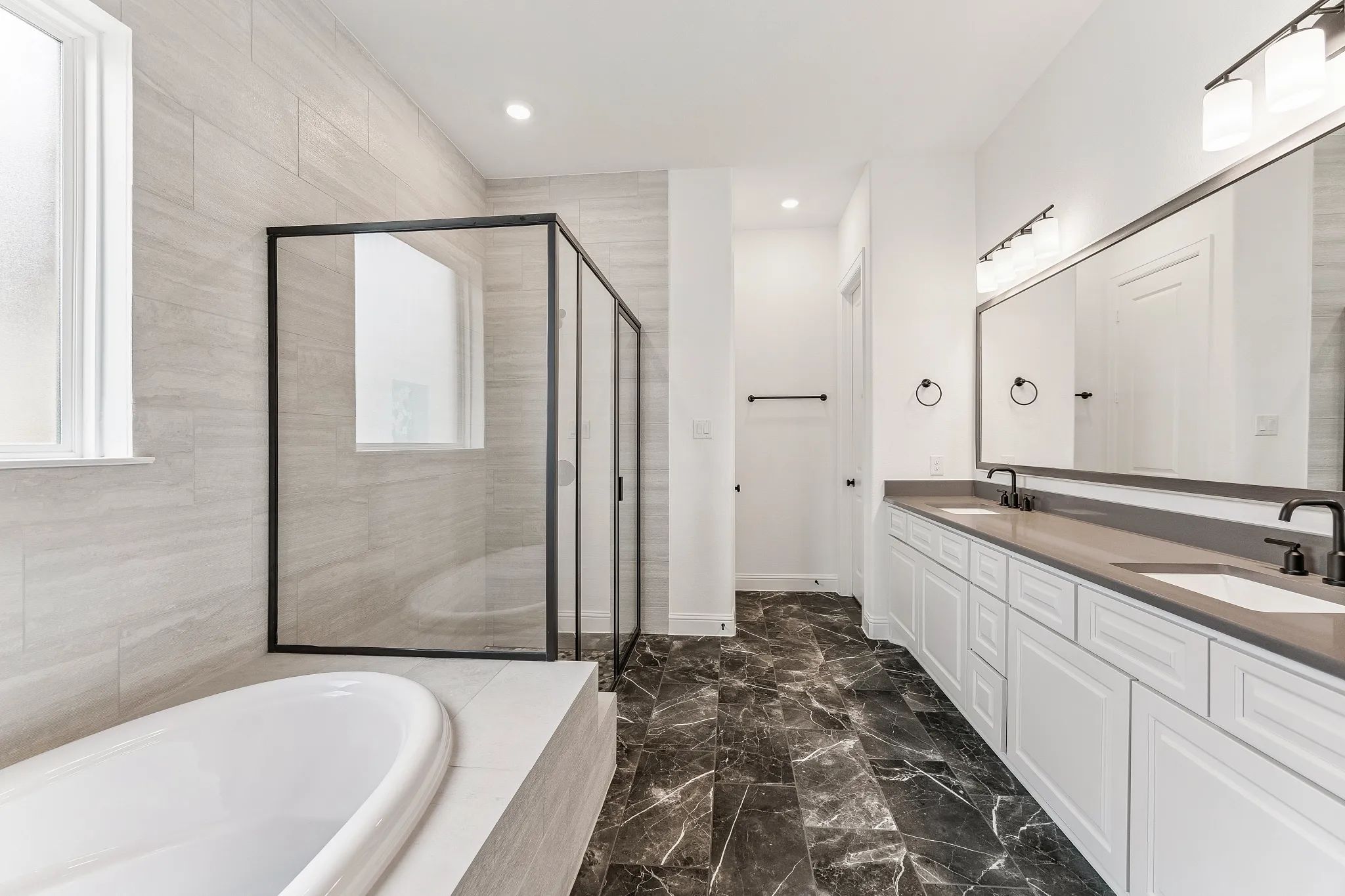 Plan 5072 Primary Bath