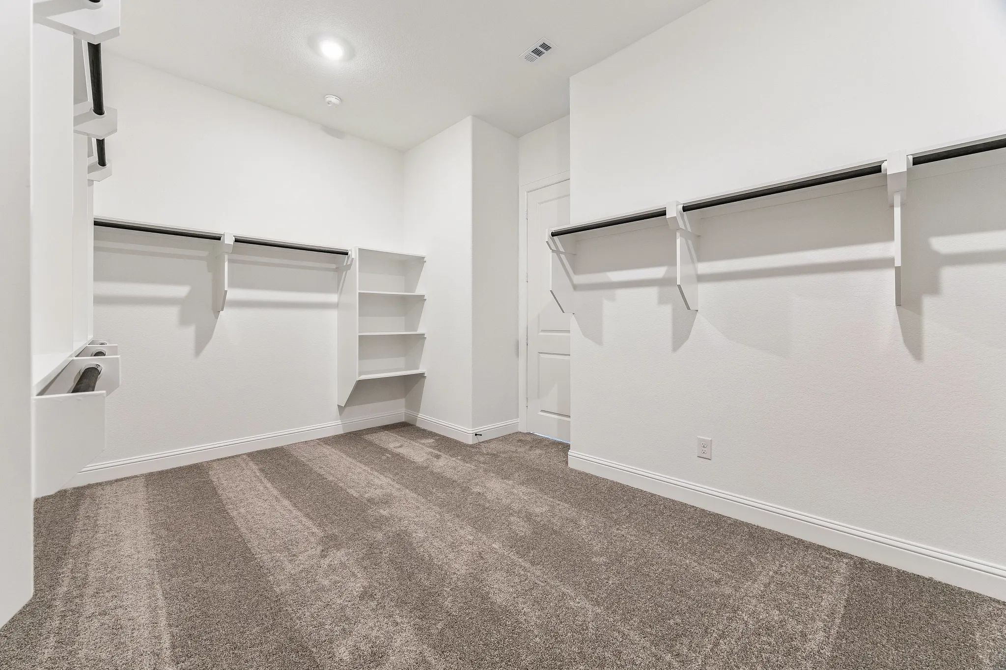 Plan 5072 Closet